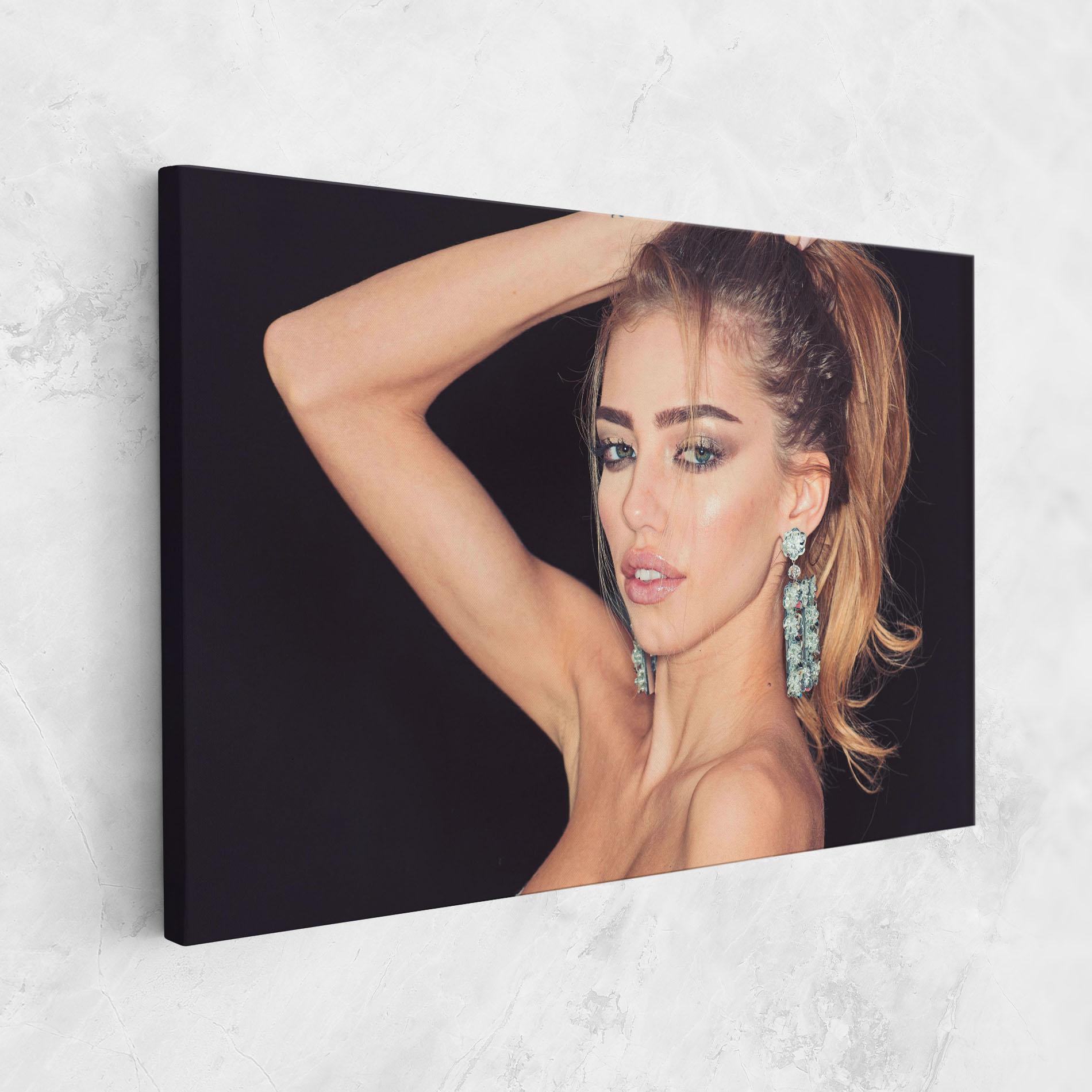 Tablou Canvas Flower Earrings mockup 1