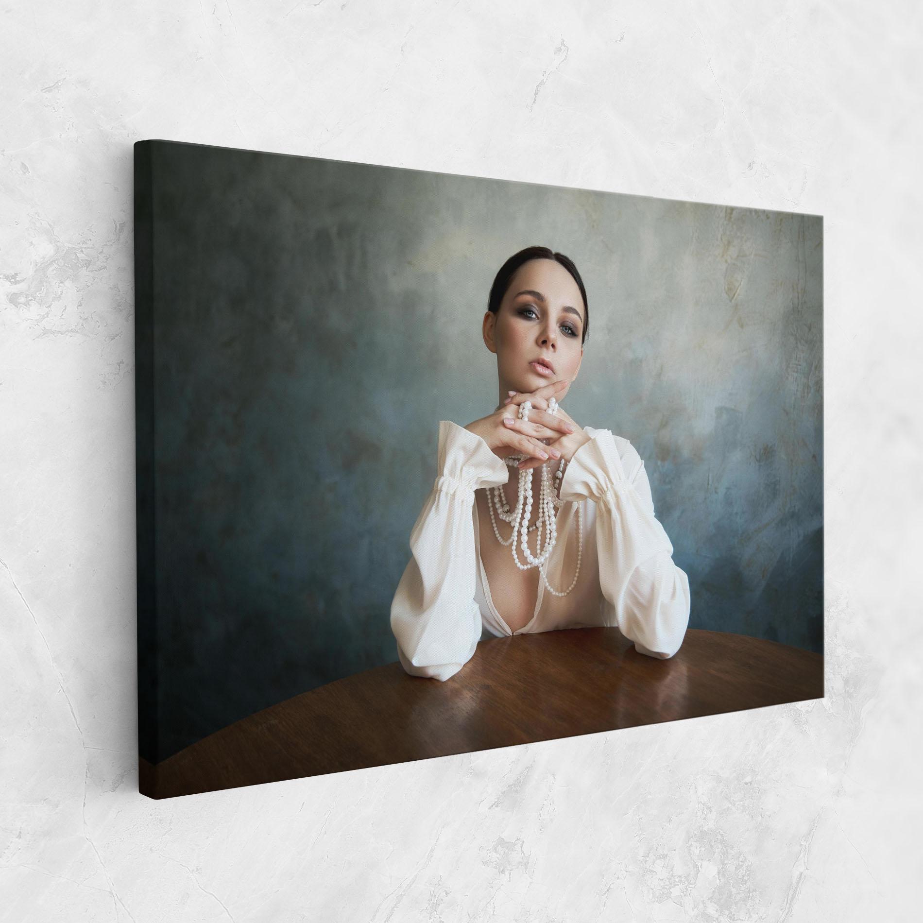 Tablou Canvas Girl White Pearls mockup 1