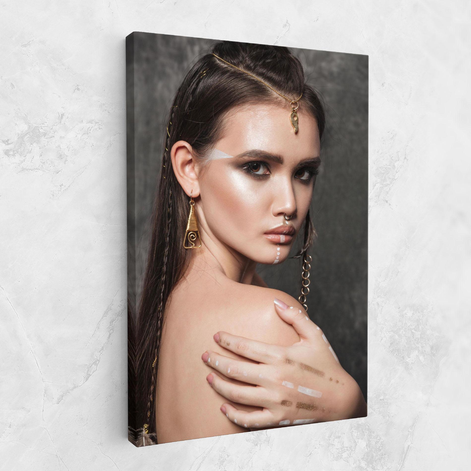 Tablou Canvas Gold Triangle Earring mockup 1