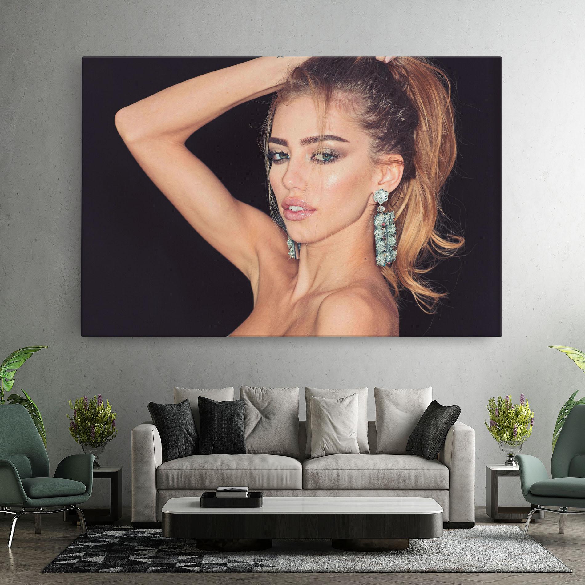 Tablou Canvas Flower Earrings mockup 7