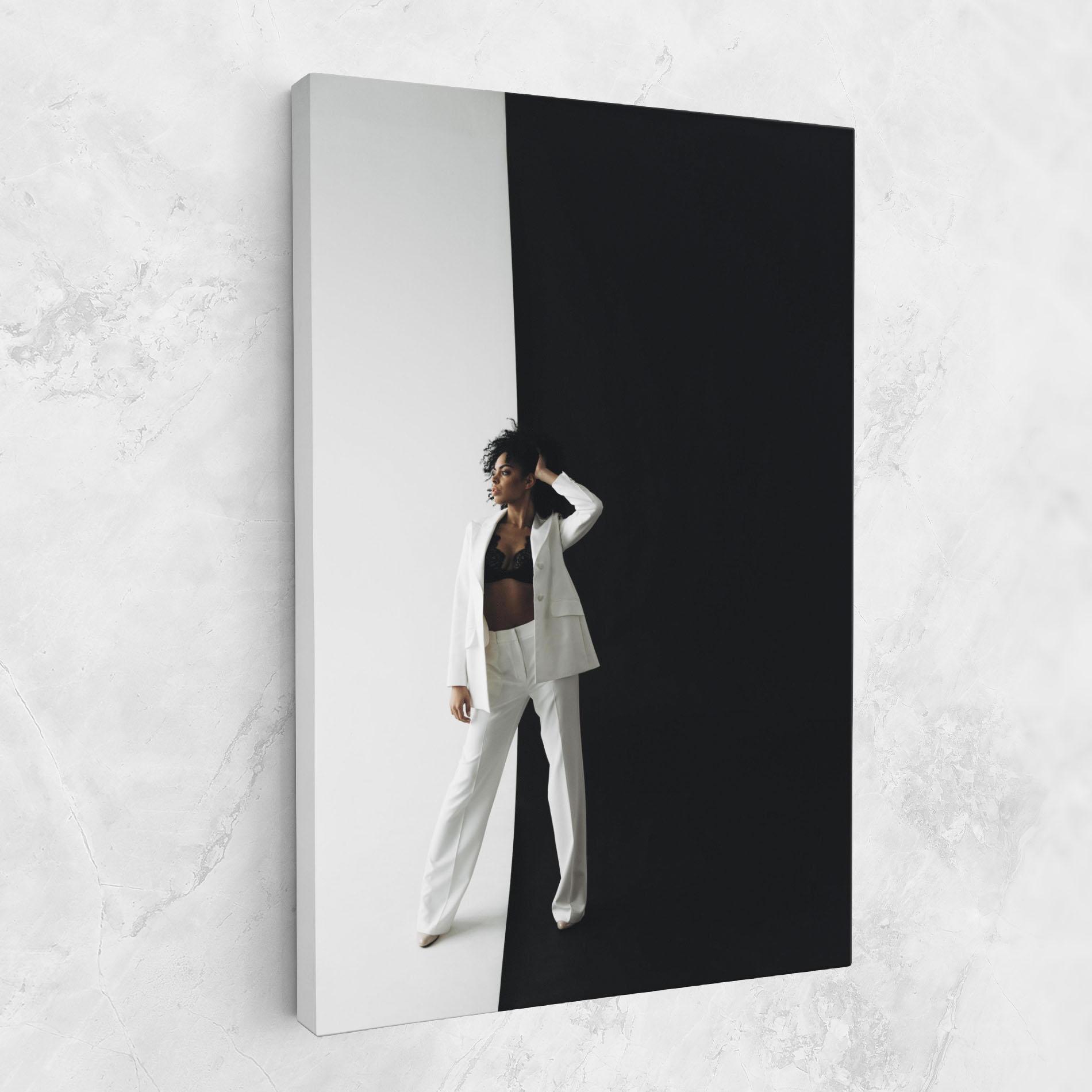 Tablou Canvas African Girl White Outfit mockup 1