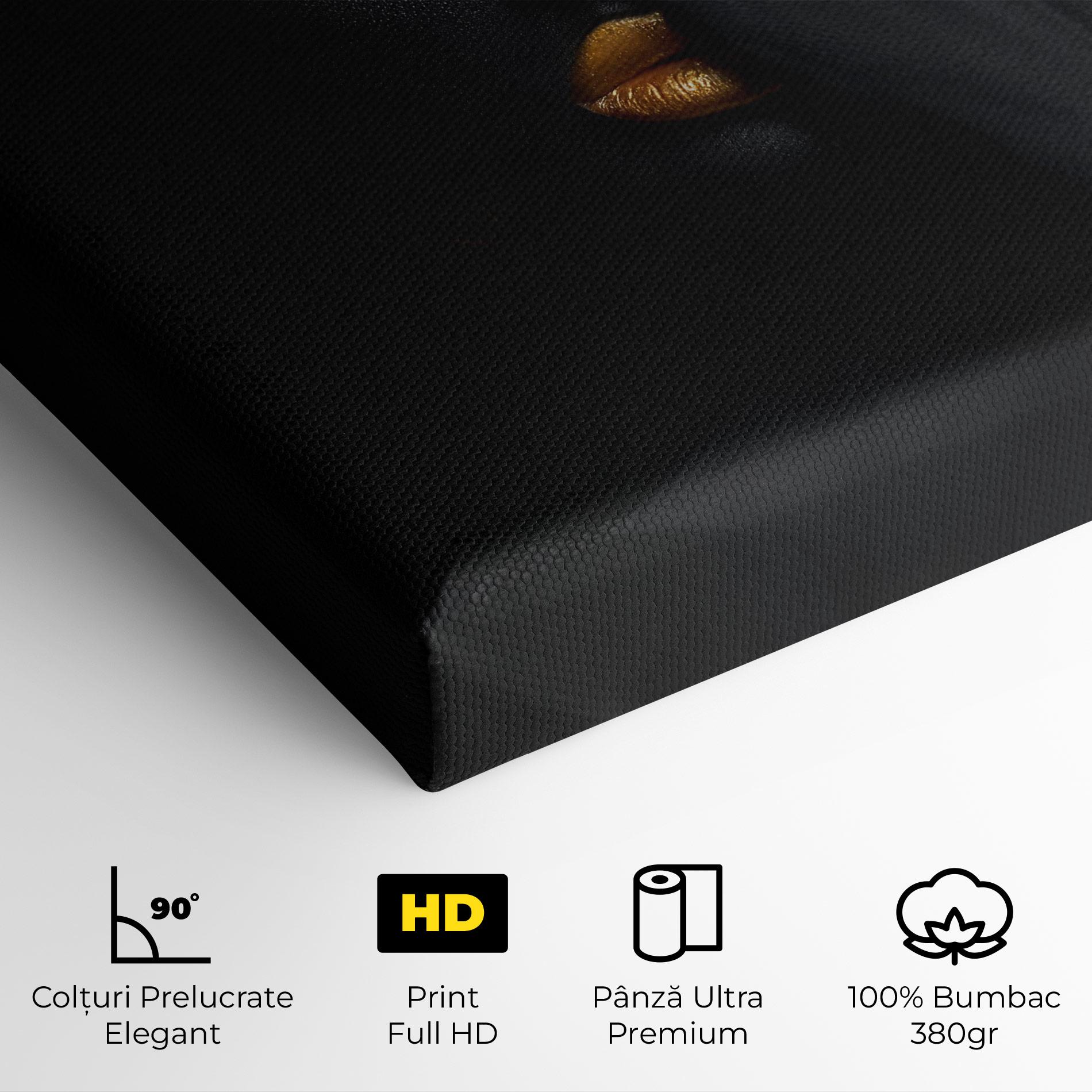 Tablou Canvas Gold Makeup Chain mockup 4