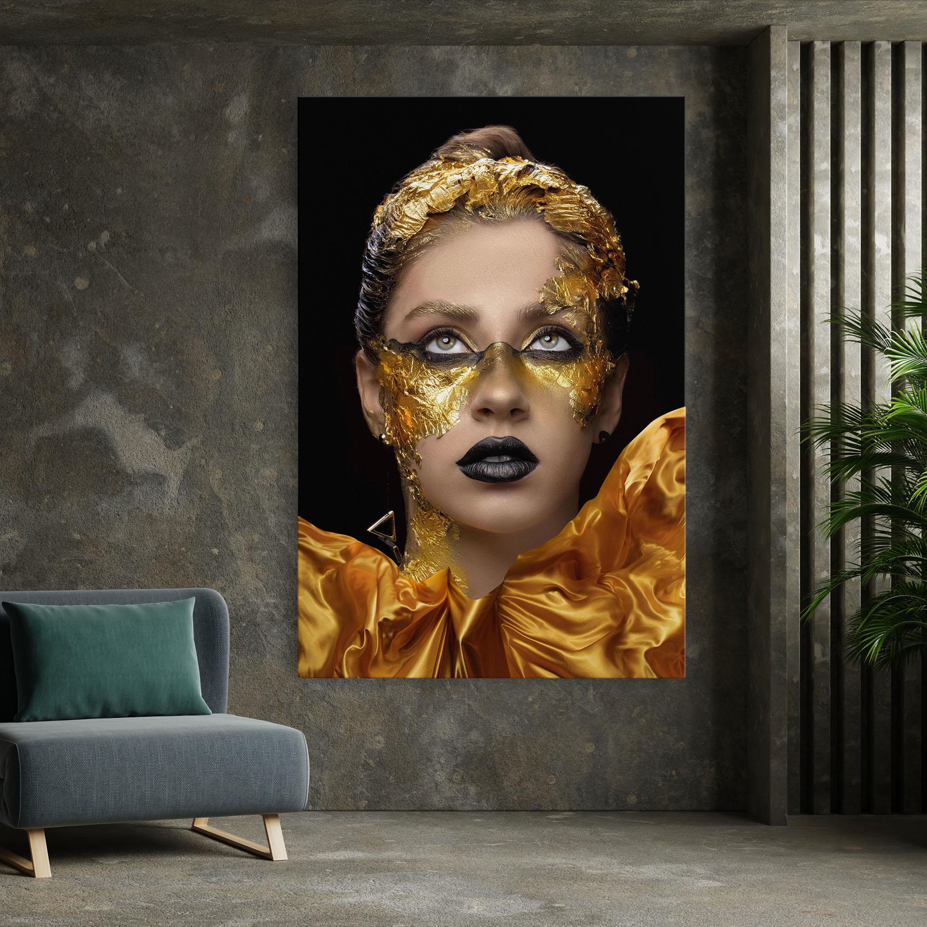 Tablou Canvas Glamorous Gold Outfit mockup 7