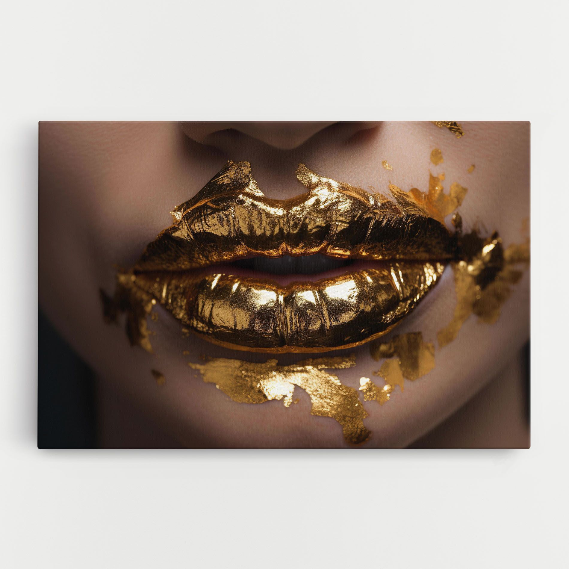 Close Gold Lips mockup 0
