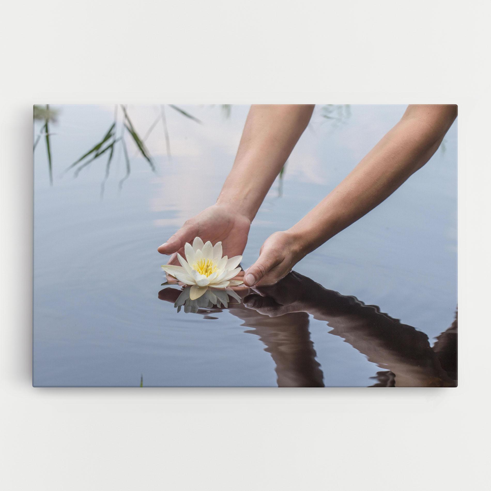 Tablou Canvas Holding Lake Flower mockup 0