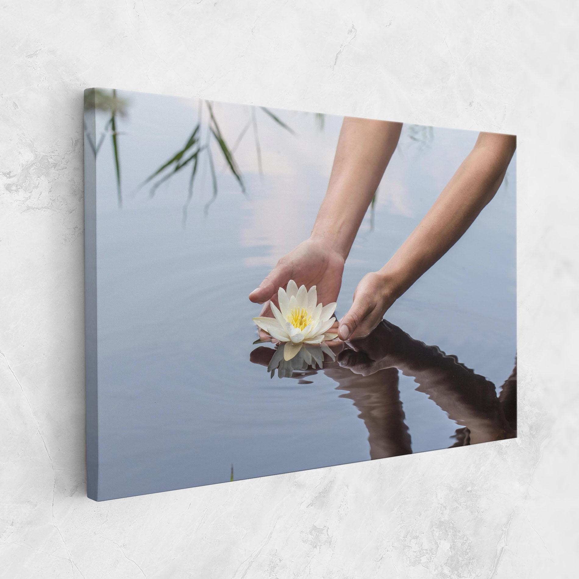 Tablou Canvas Holding Lake Flower mockup 1