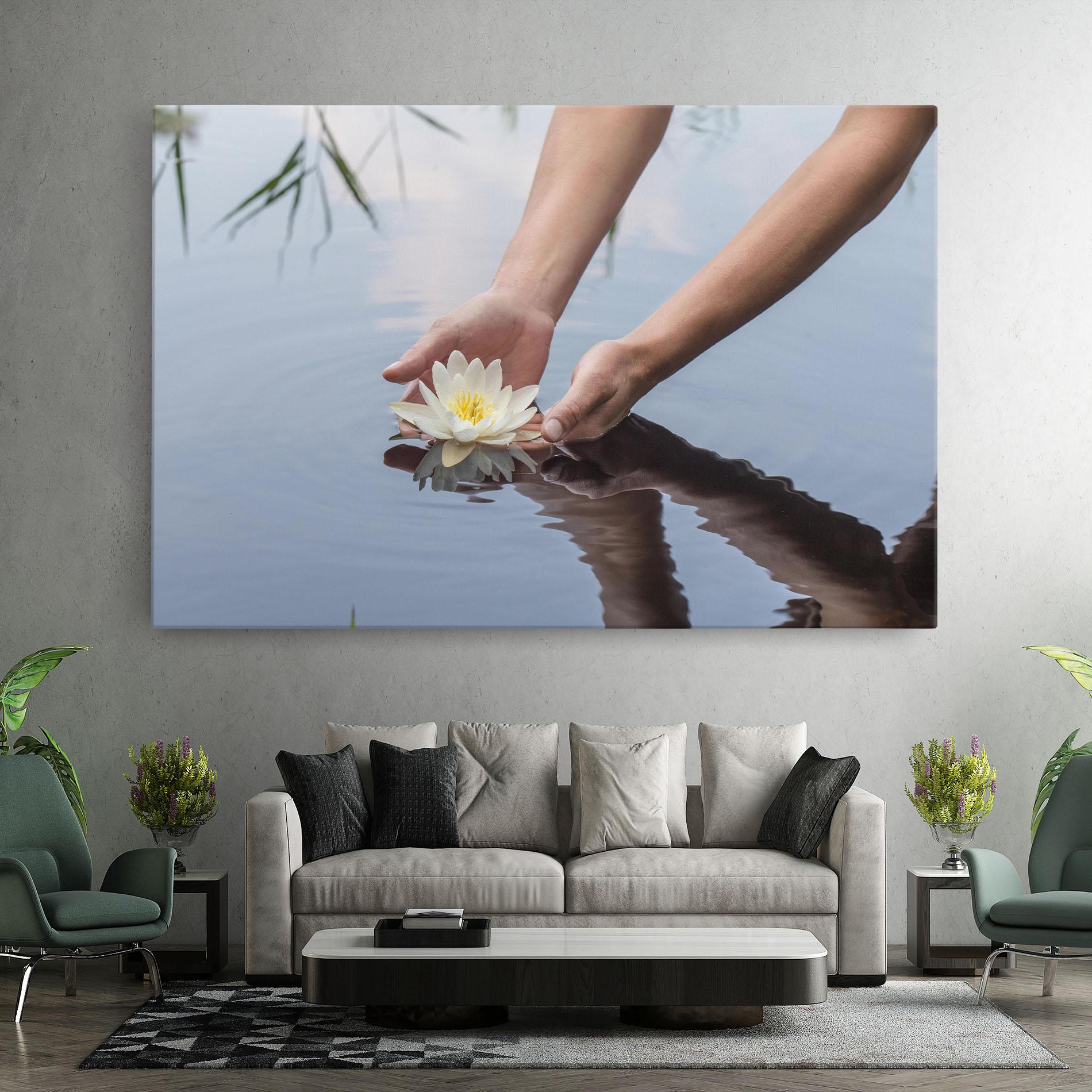 Tablou Canvas Holding Lake Flower mockup 7