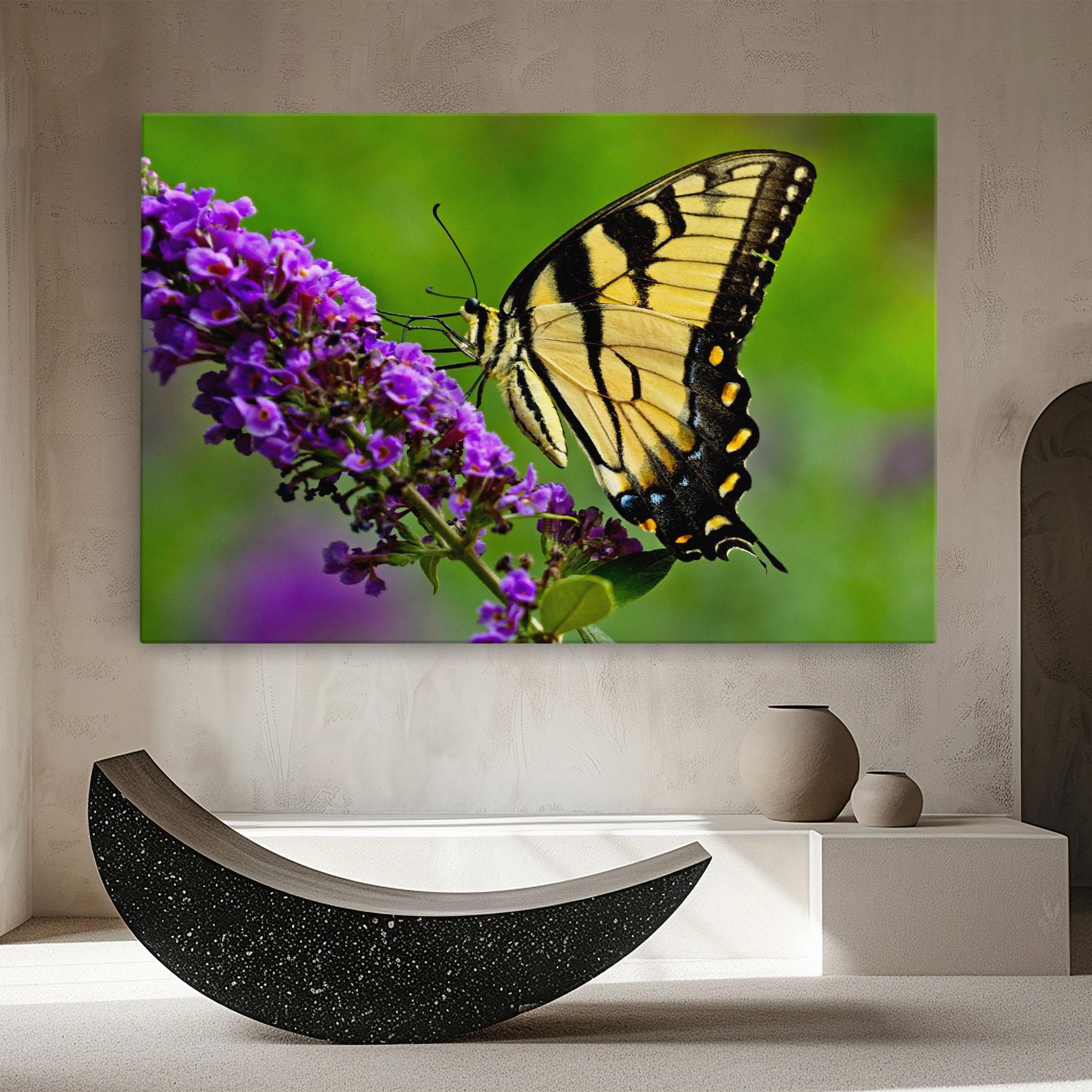 Tablou Canvas Cream Wild Butterfly mockup 8