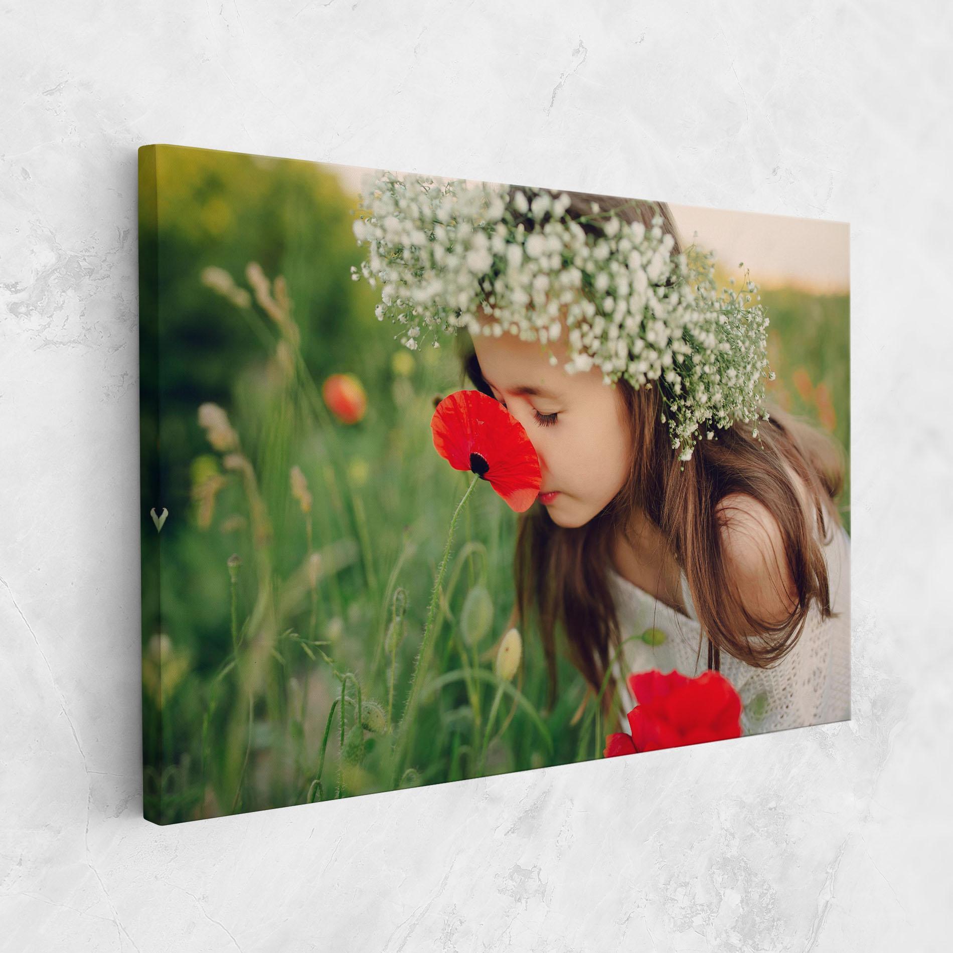 Tablou Canvas Girl With Poppies mockup 1