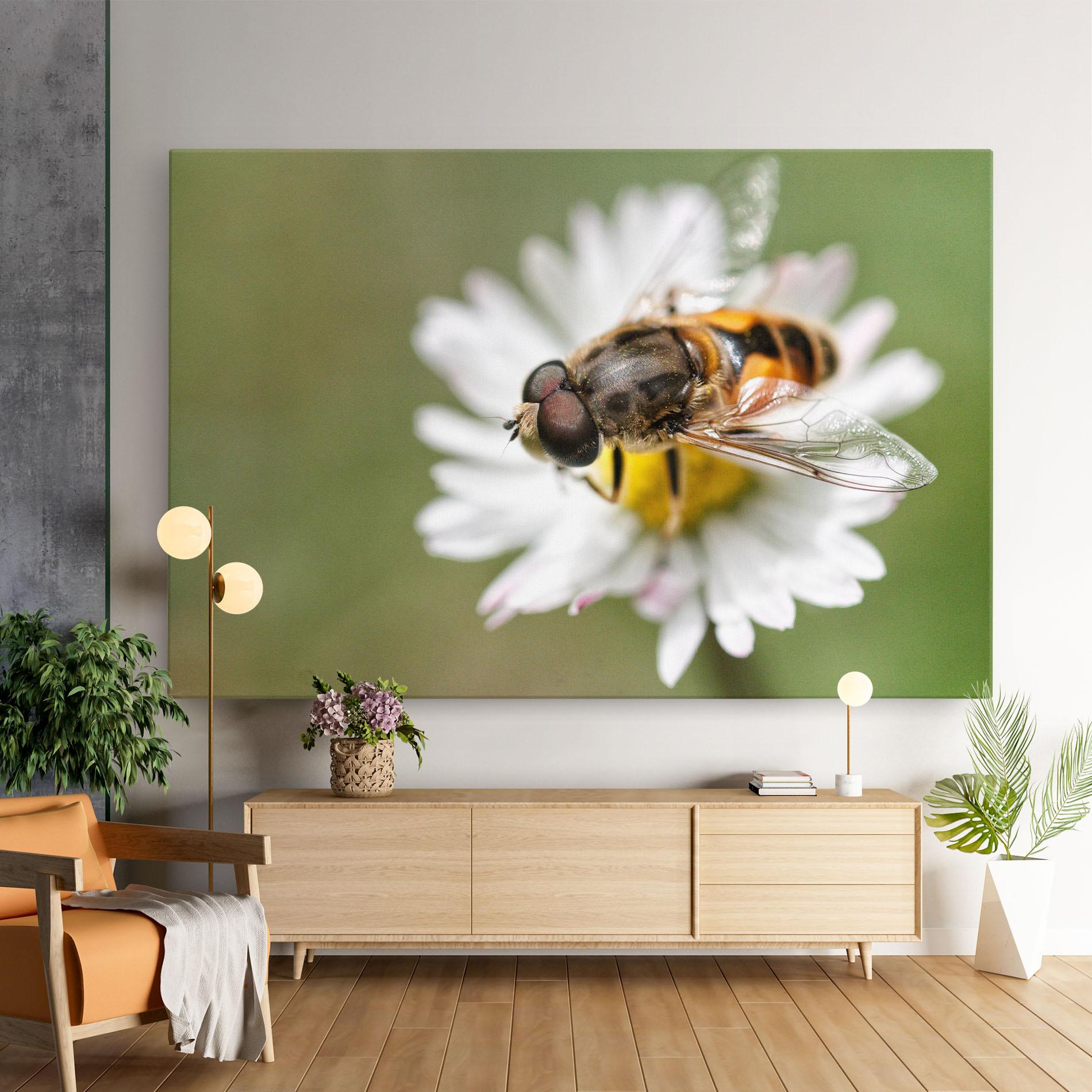 Tablou Canvas Bee On Small Daisy mockup 9