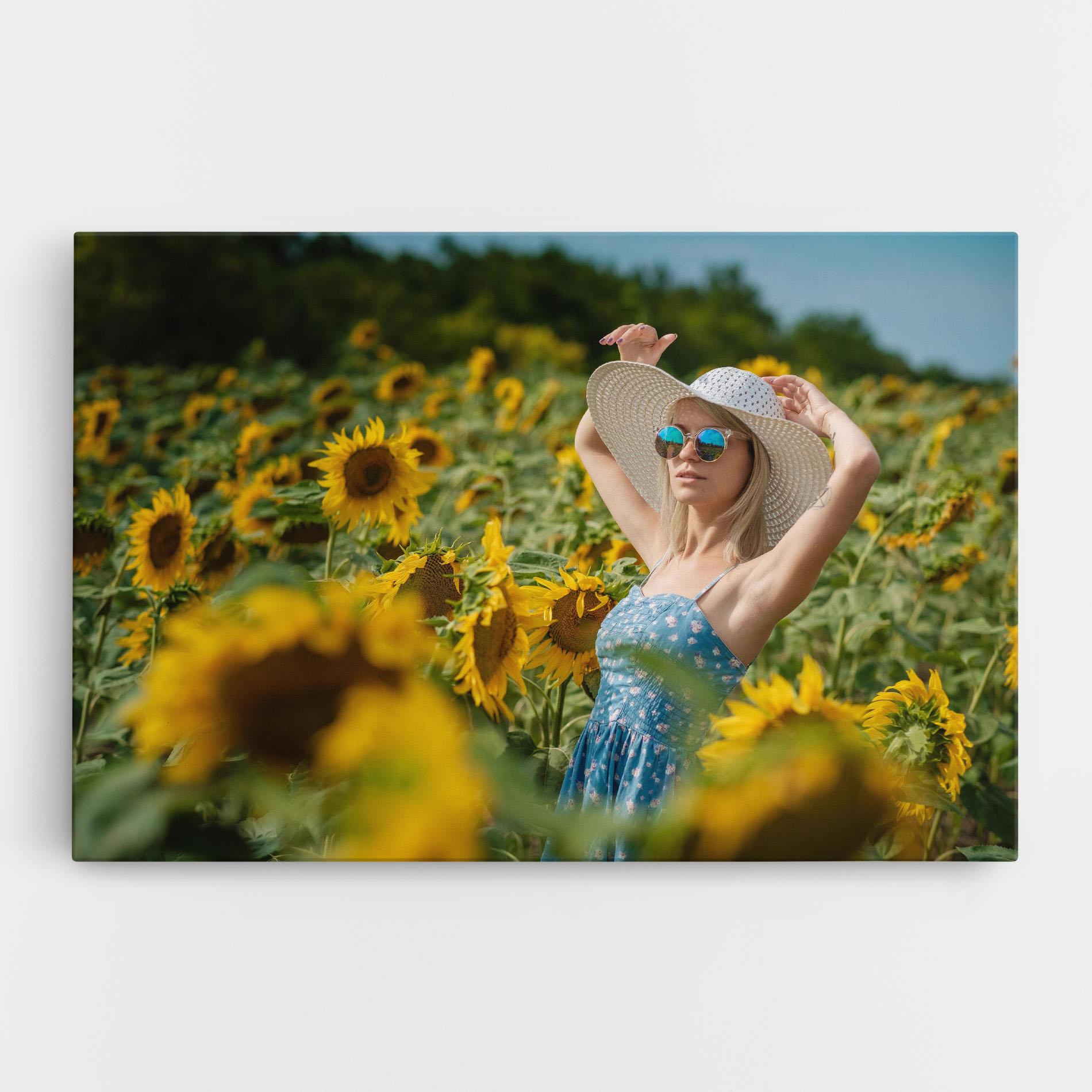 Tablou Canvas Model Posing mockup 0