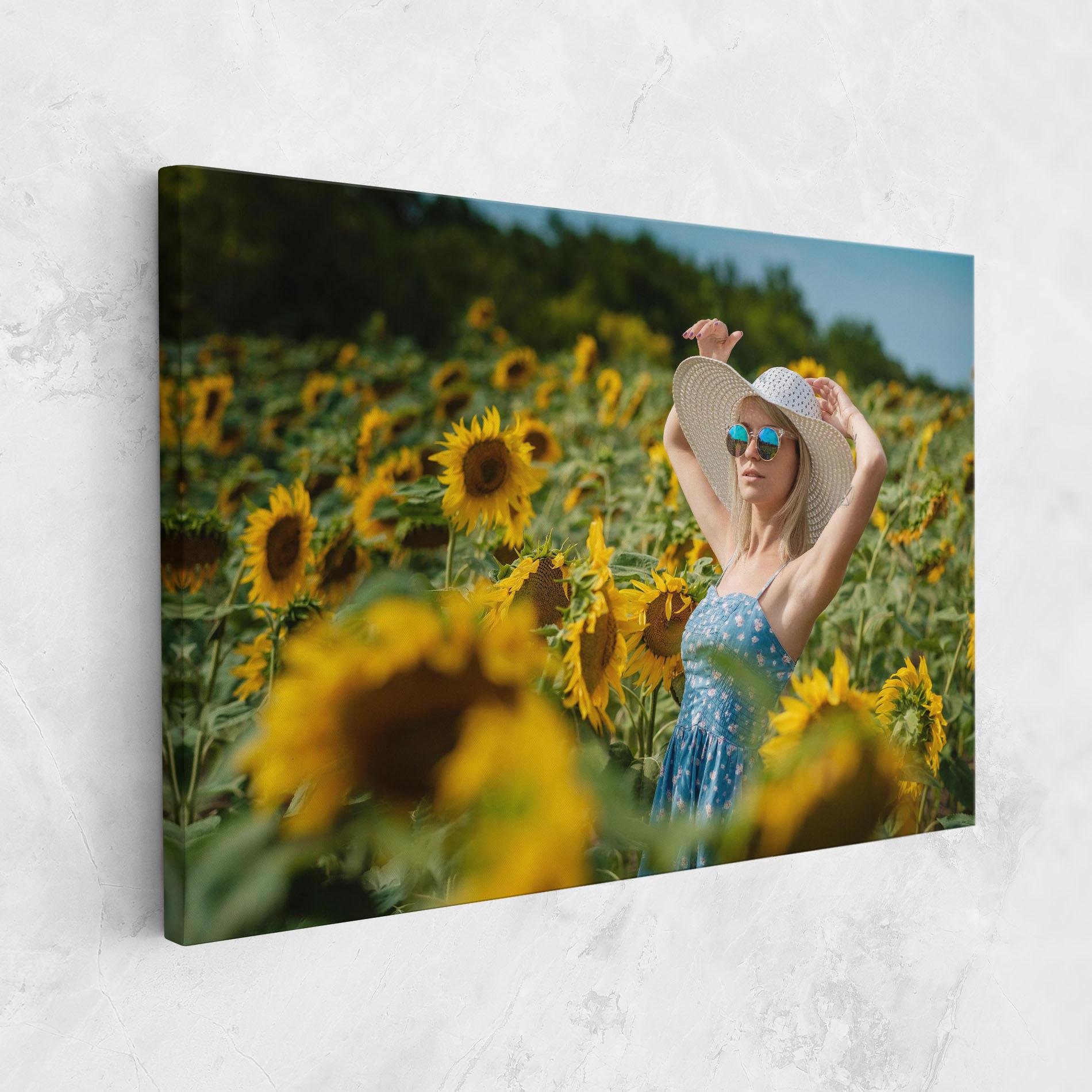 Tablou Canvas Model Posing mockup 1