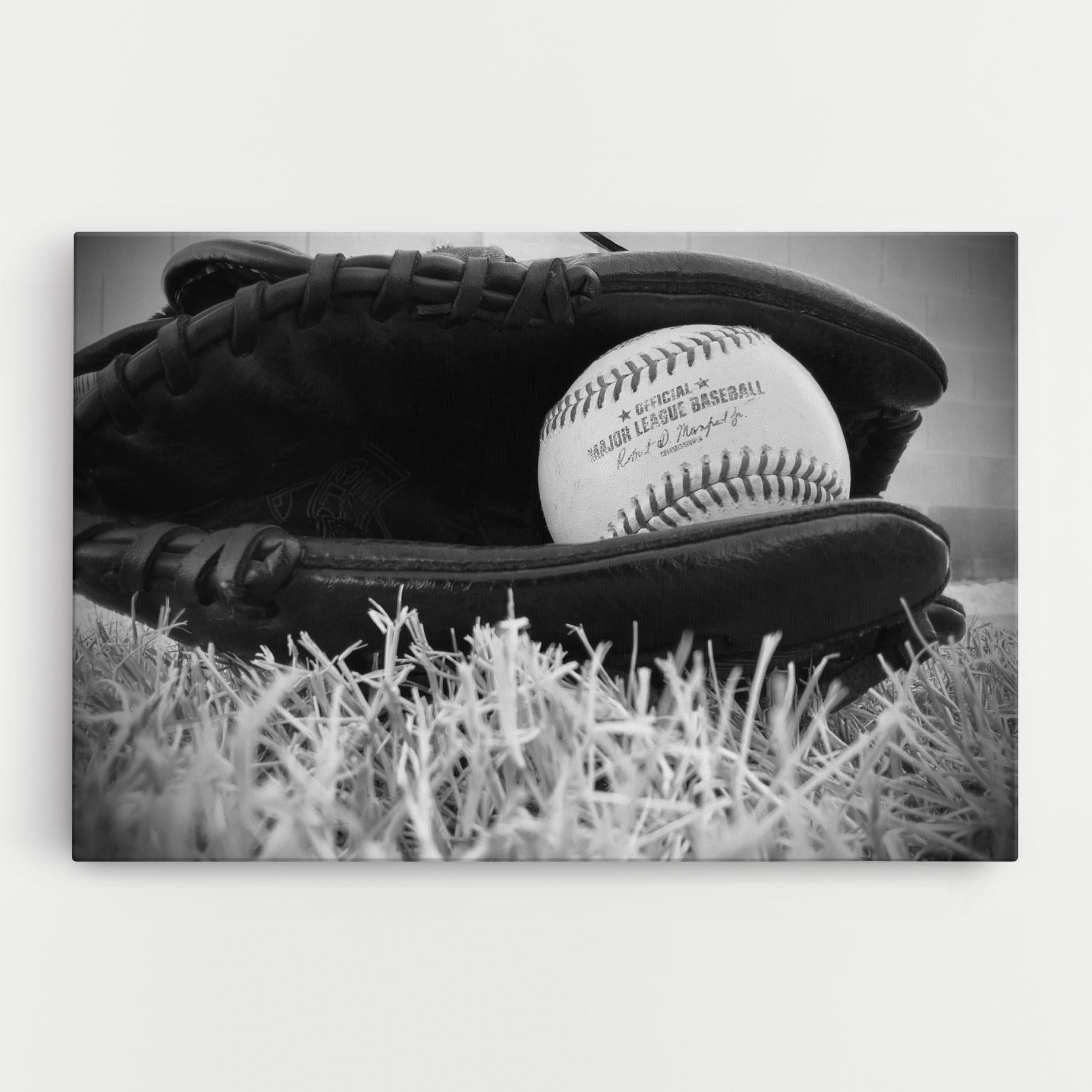 Tablou Canvas Black Baseball Glove mockup 0