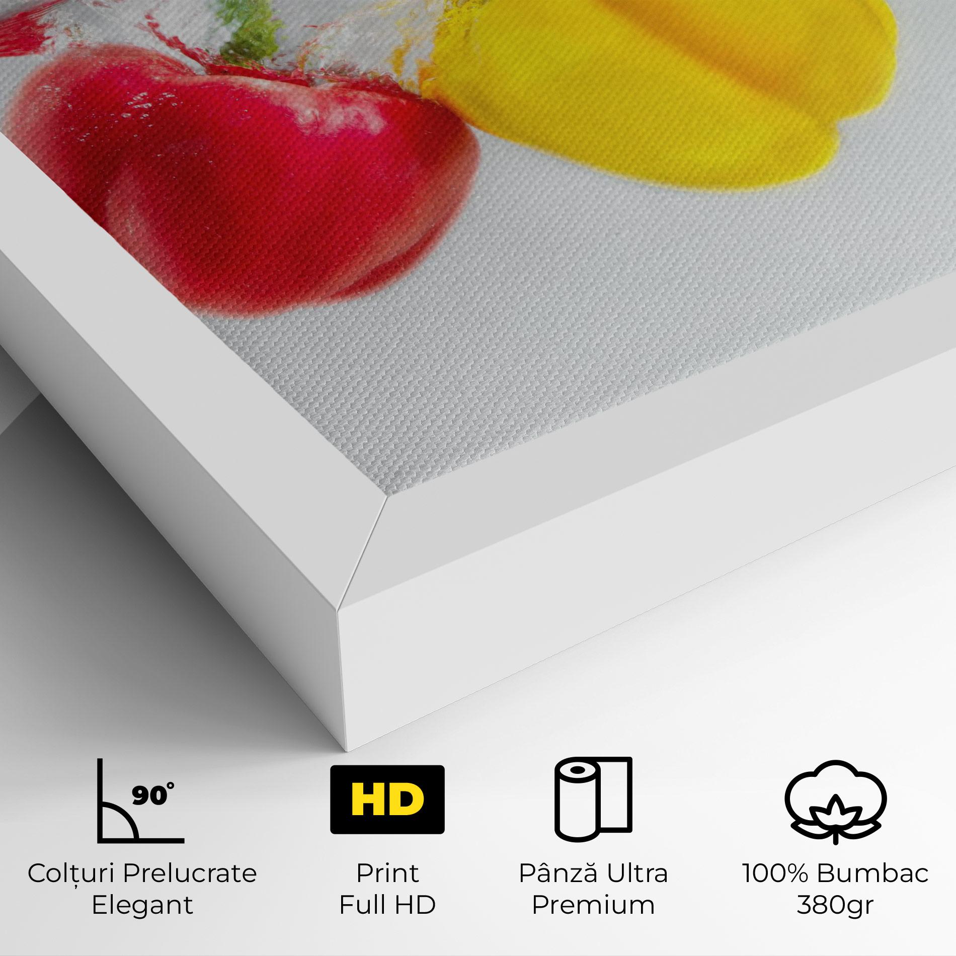 Tablou Canvas Bellpepper In Water mockup 4