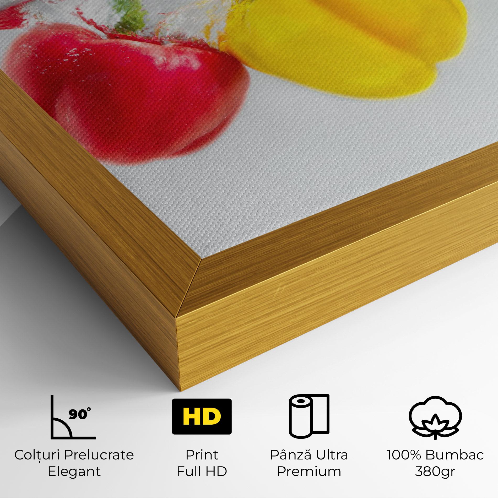 Tablou Canvas Bellpepper In Water mockup 4