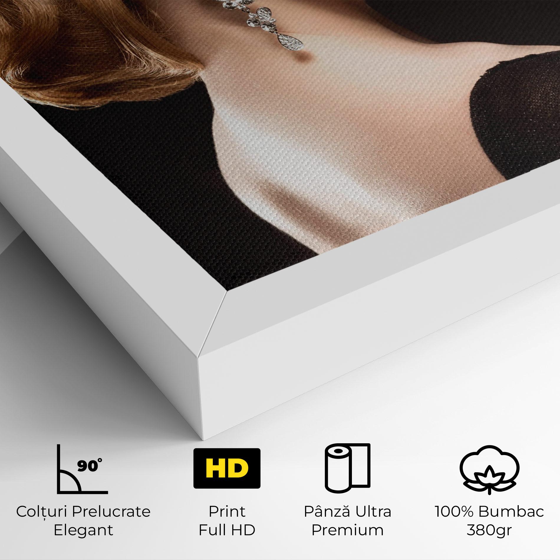 Tablou Canvas Elegant Earrings mockup 4