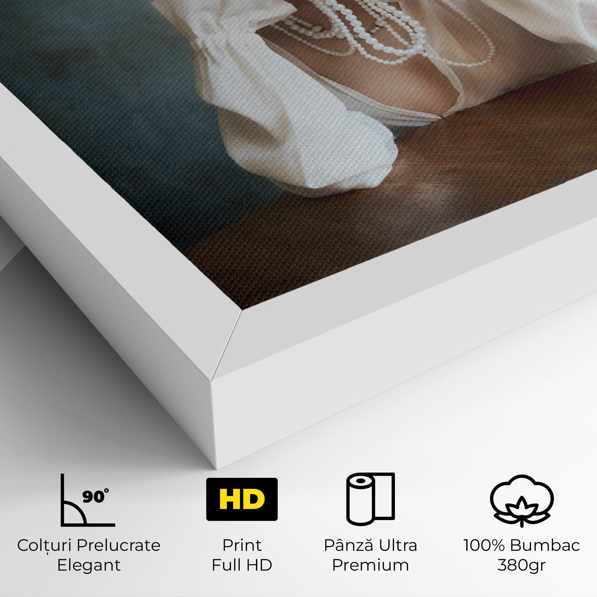 Tablou Canvas Girl White Pearls mockup 4