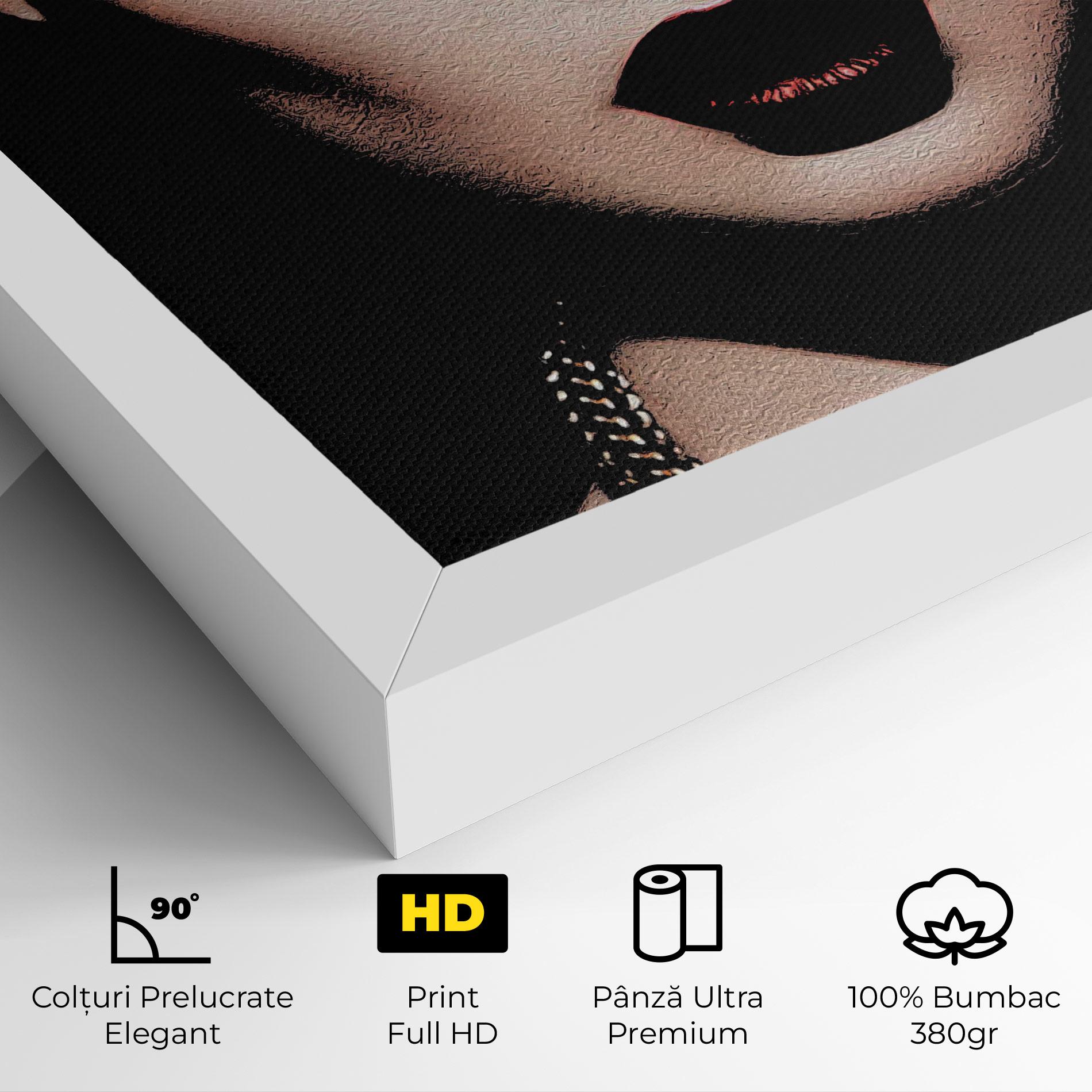 Tablou Canvas Gold Necklace mockup 4