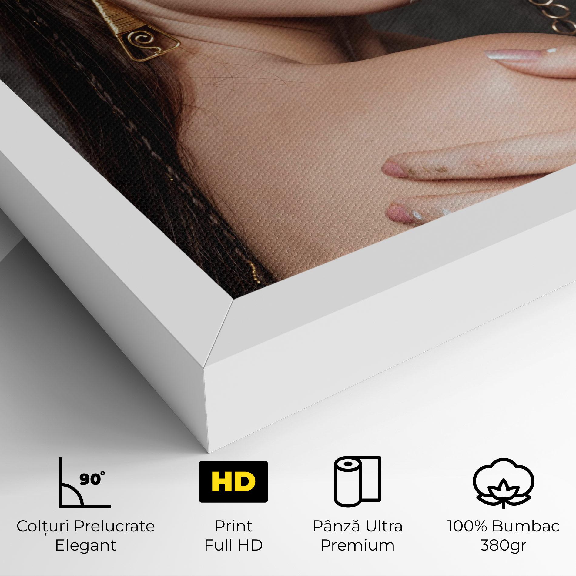 Tablou Canvas Gold Triangle Earring mockup 4