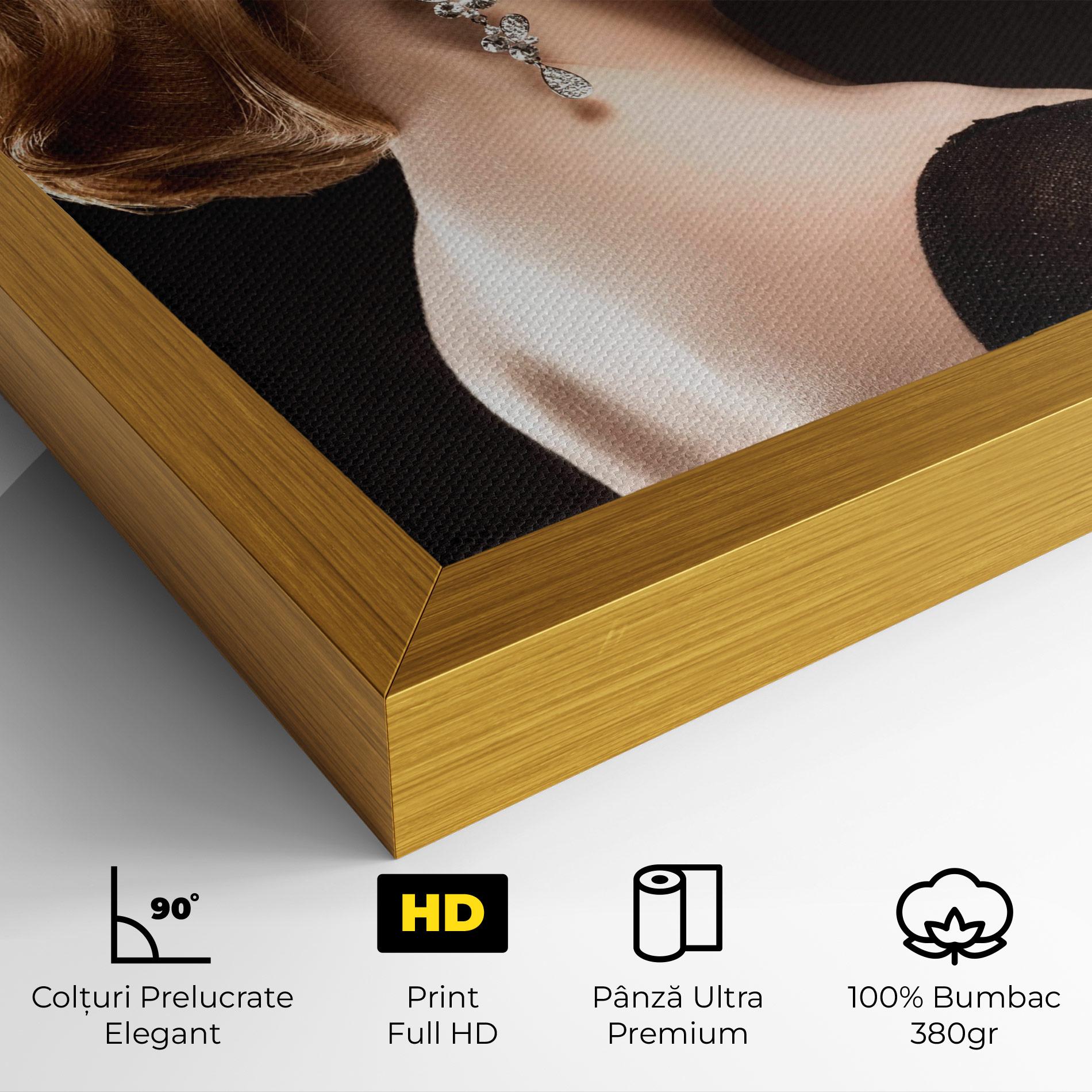 Tablou Canvas Elegant Earrings mockup 4