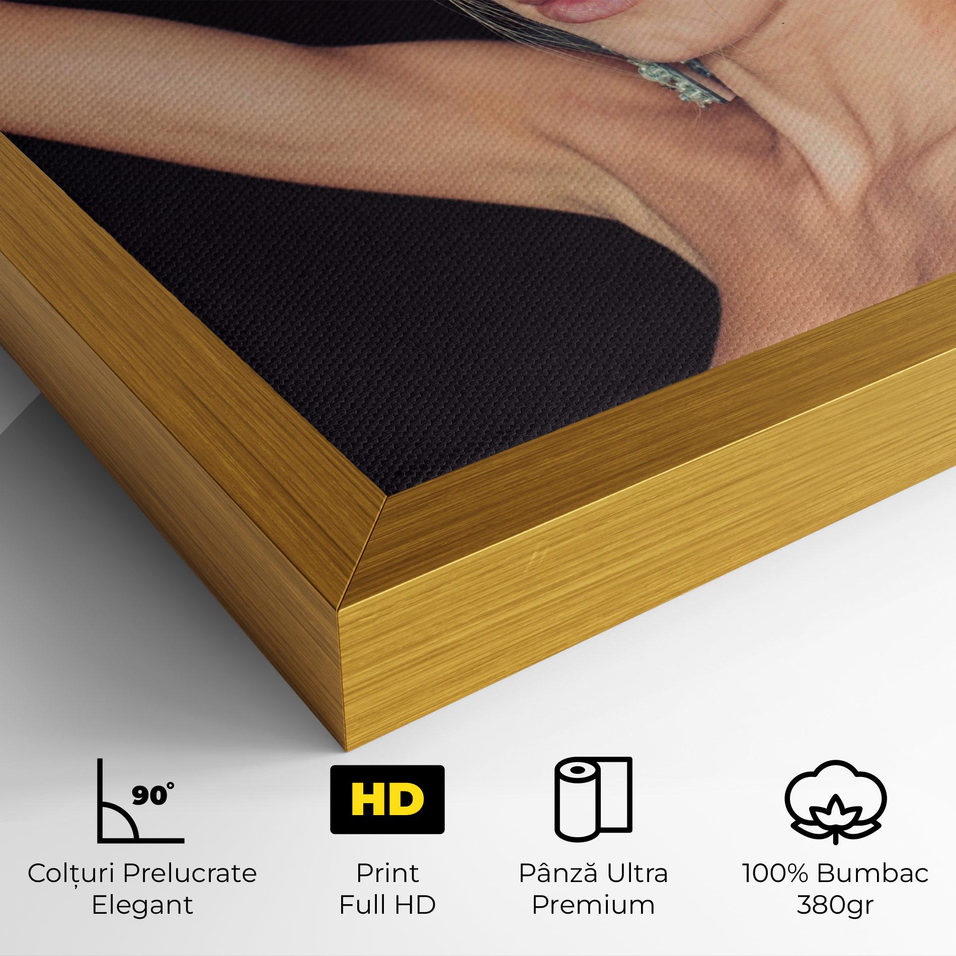 Tablou Canvas Flower Earrings mockup 4