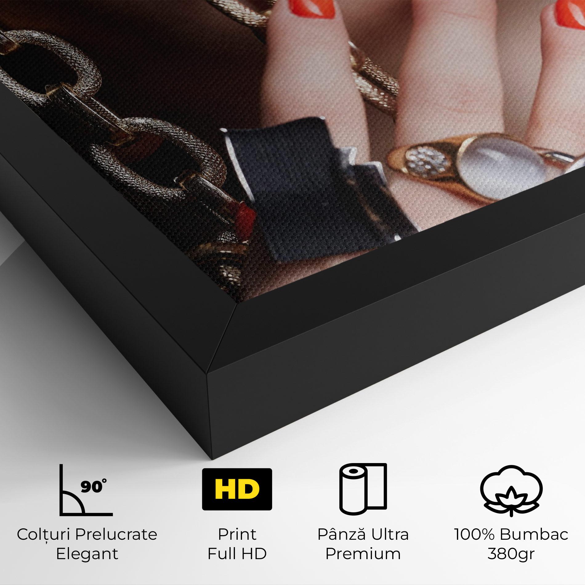 Tablou Canvas Big Chain Woman mockup 4