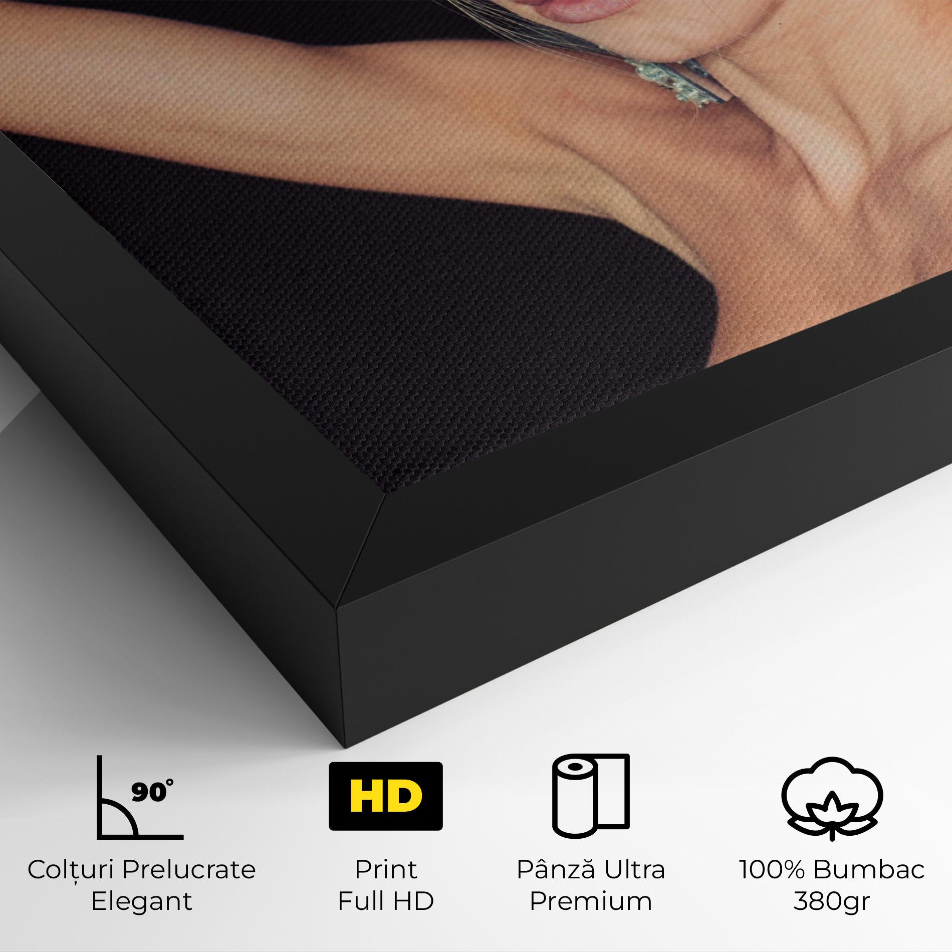 Tablou Canvas Flower Earrings mockup 4