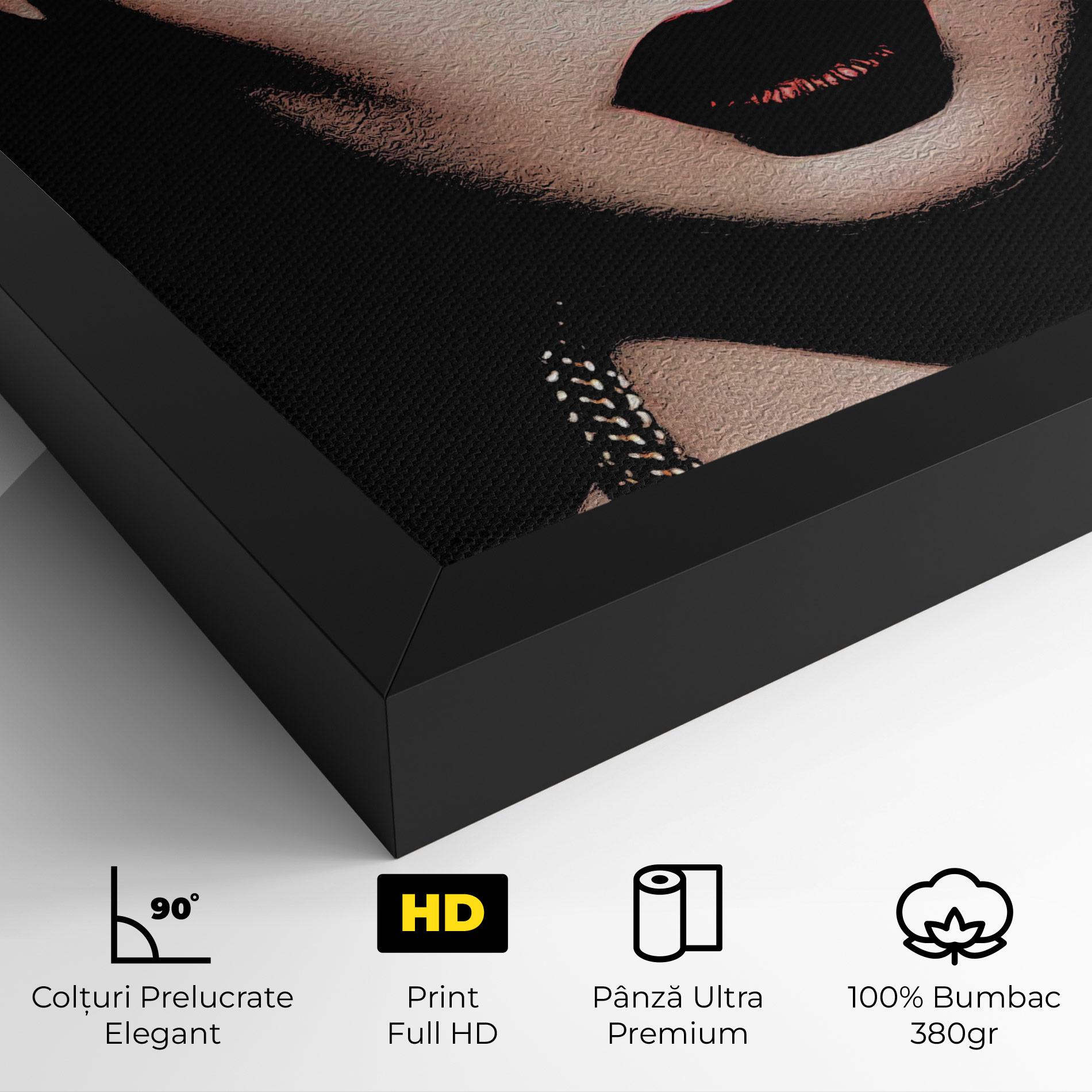 Tablou Canvas Gold Necklace mockup 4