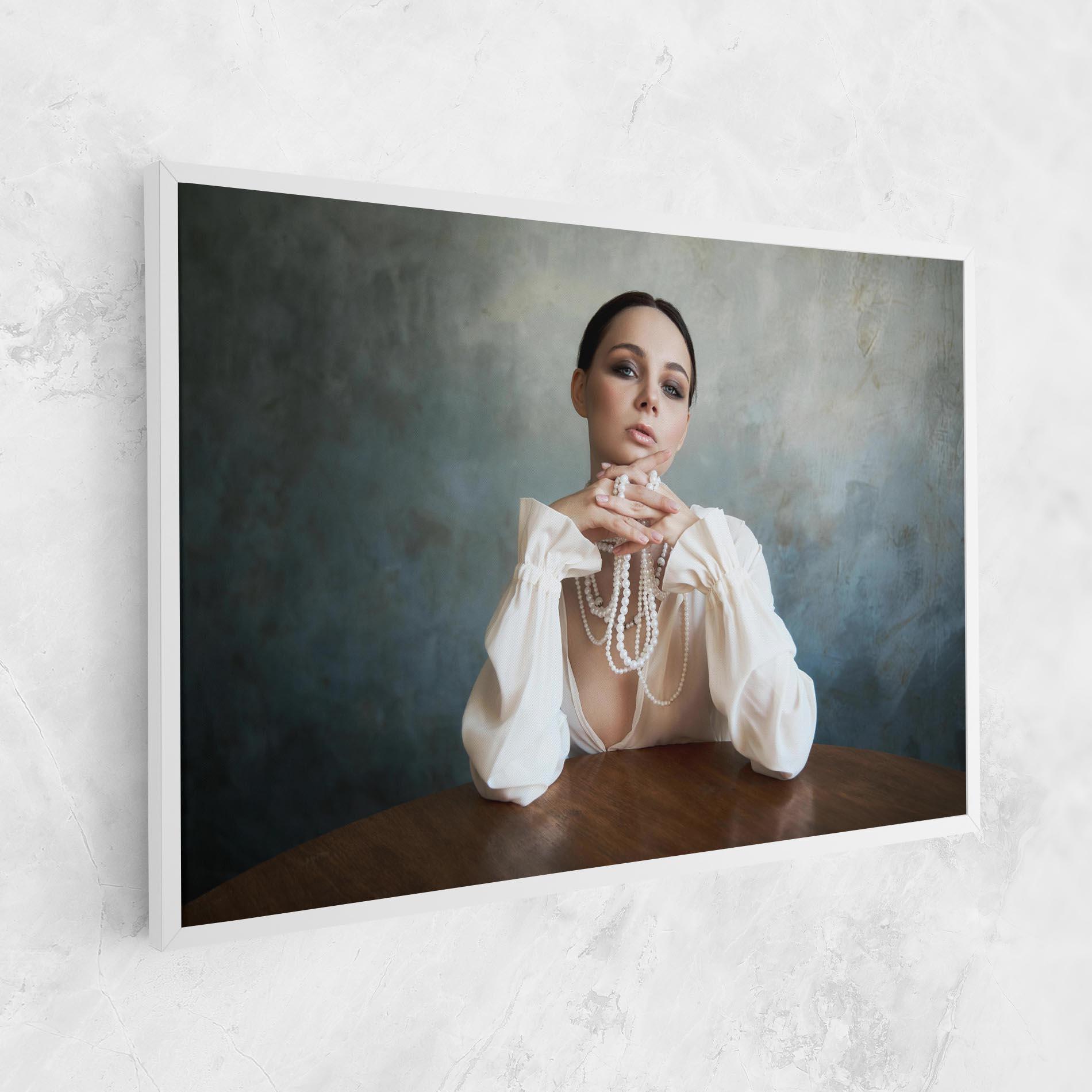 Tablou Canvas Girl White Pearls mockup 1