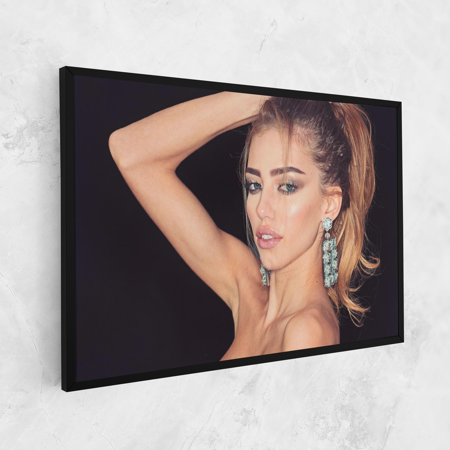 Tablou Canvas Flower Earrings mockup 1