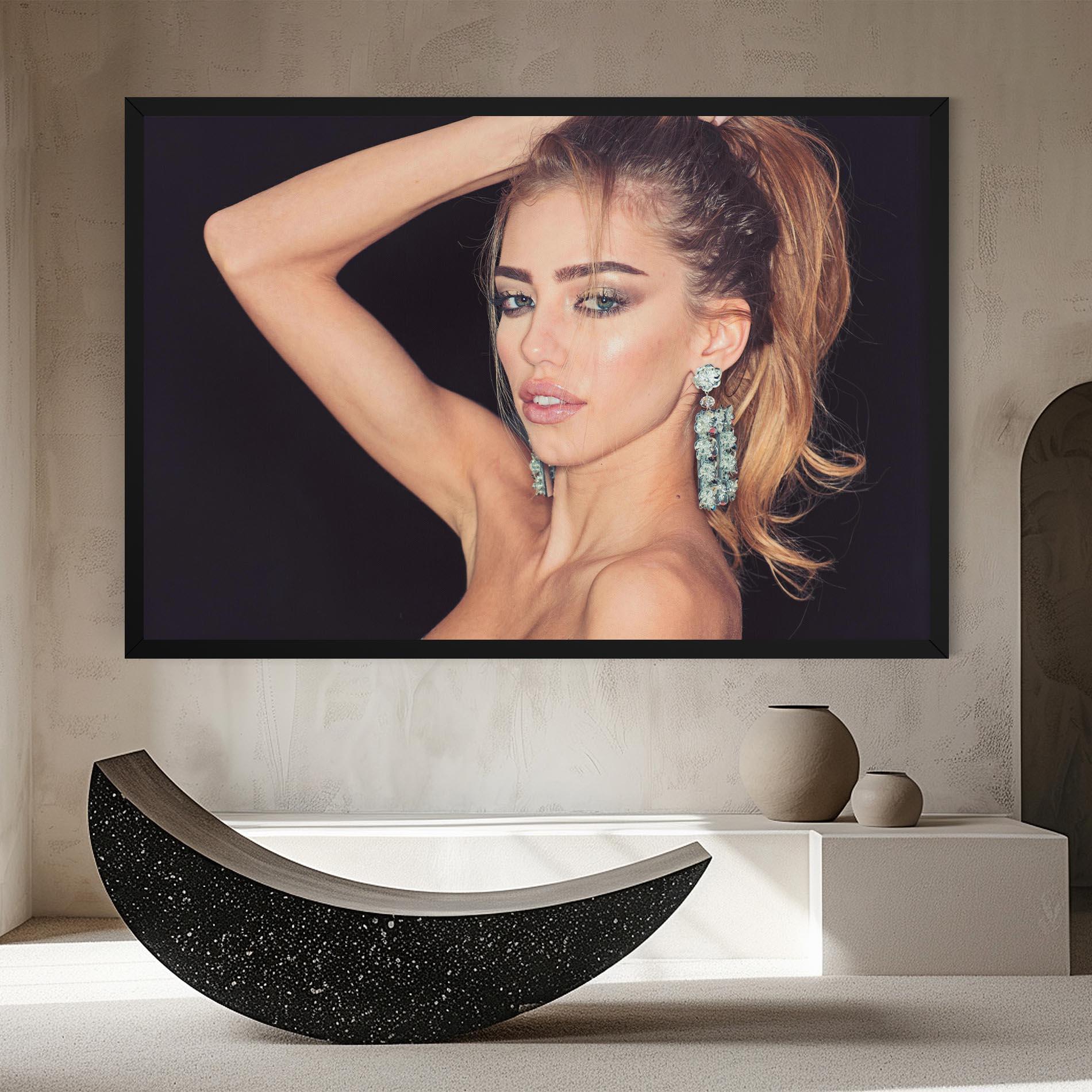 Tablou Canvas Flower Earrings mockup 8