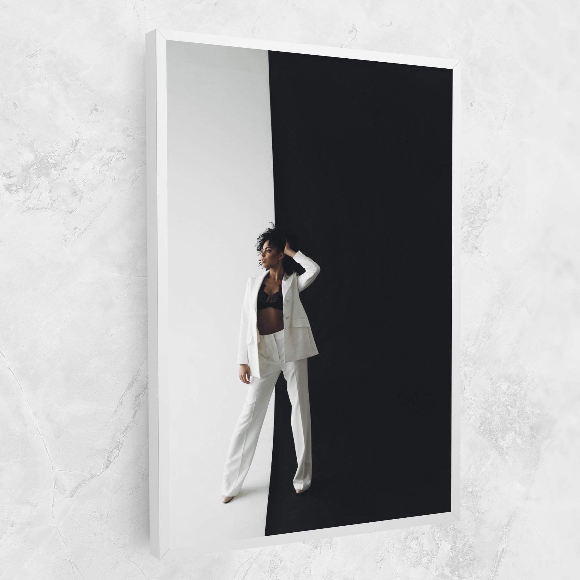 Tablou Canvas African Girl White Outfit mockup 1