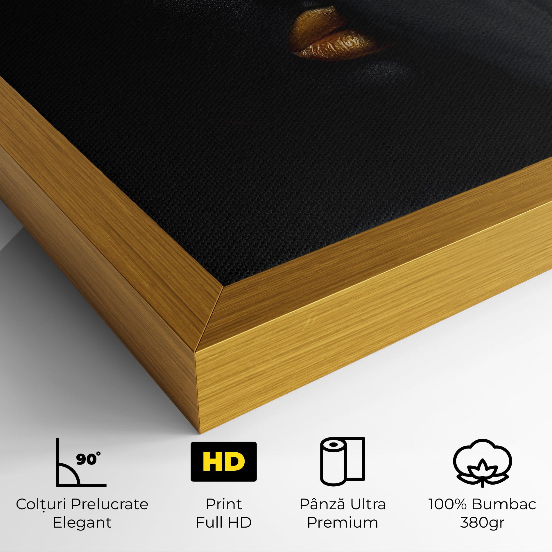 Tablou Canvas Gold Makeup Chain mockup 4