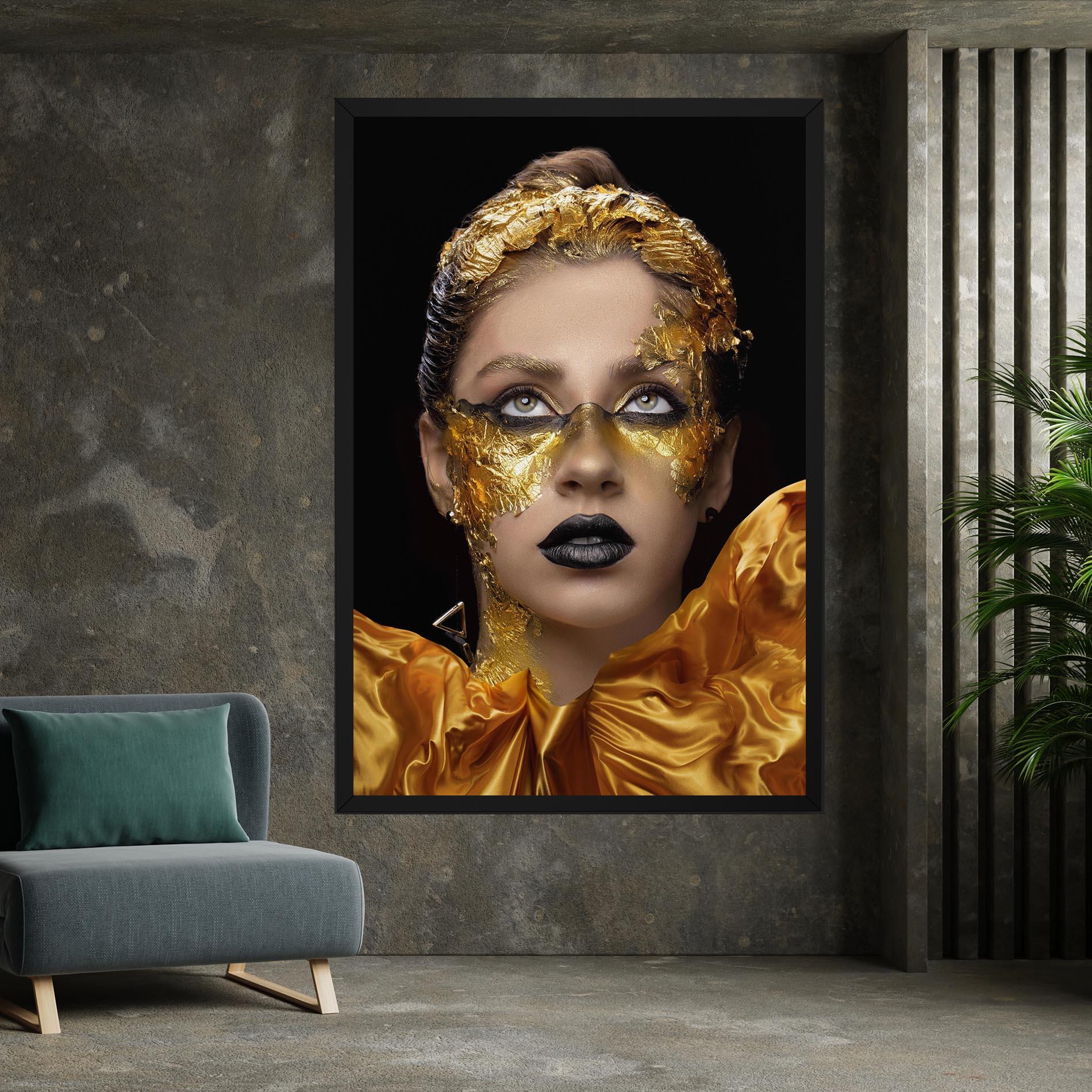 Tablou Canvas Glamorous Gold Outfit mockup 7