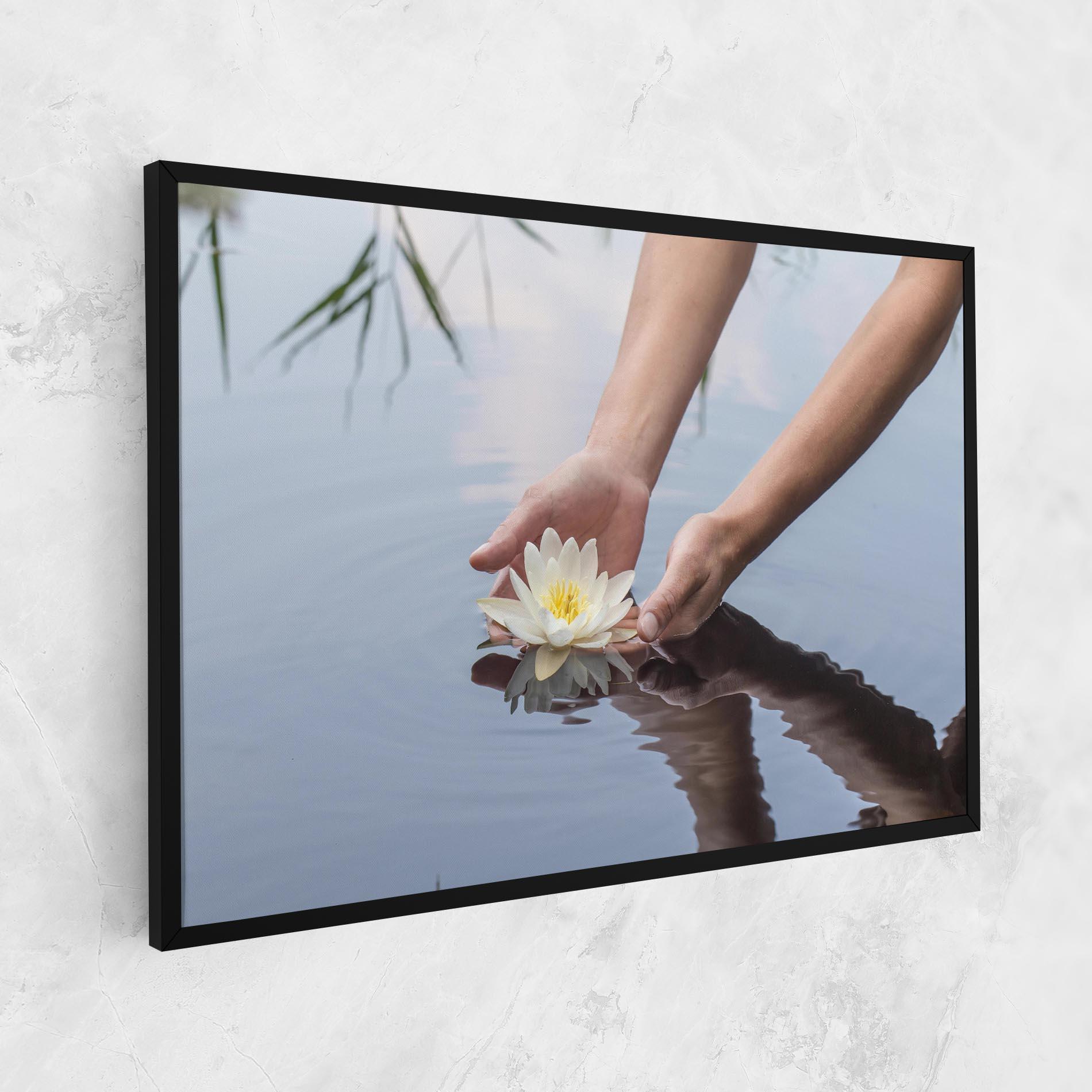 Tablou Canvas Holding Lake Flower mockup 1