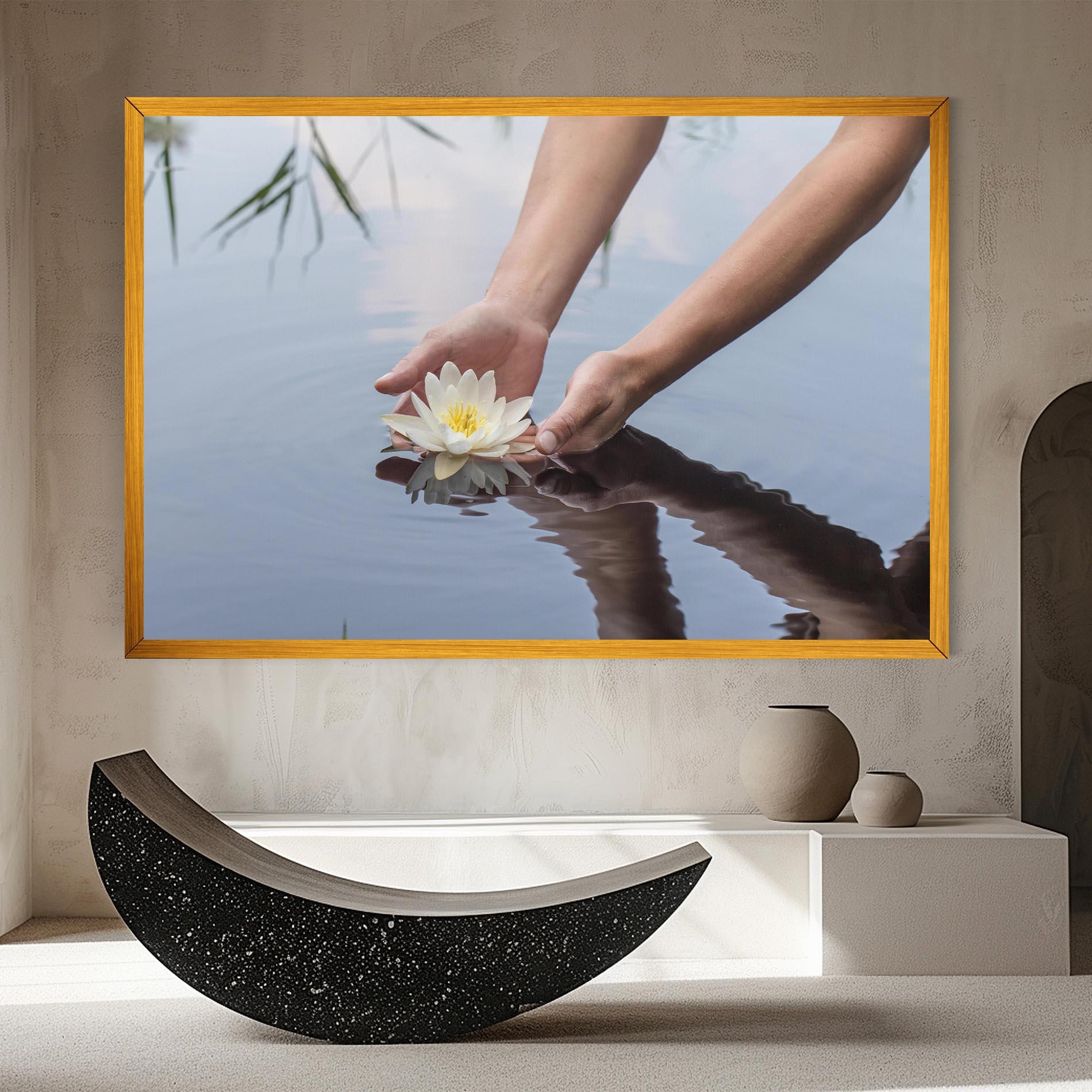 Tablou Canvas Holding Lake Flower mockup 8