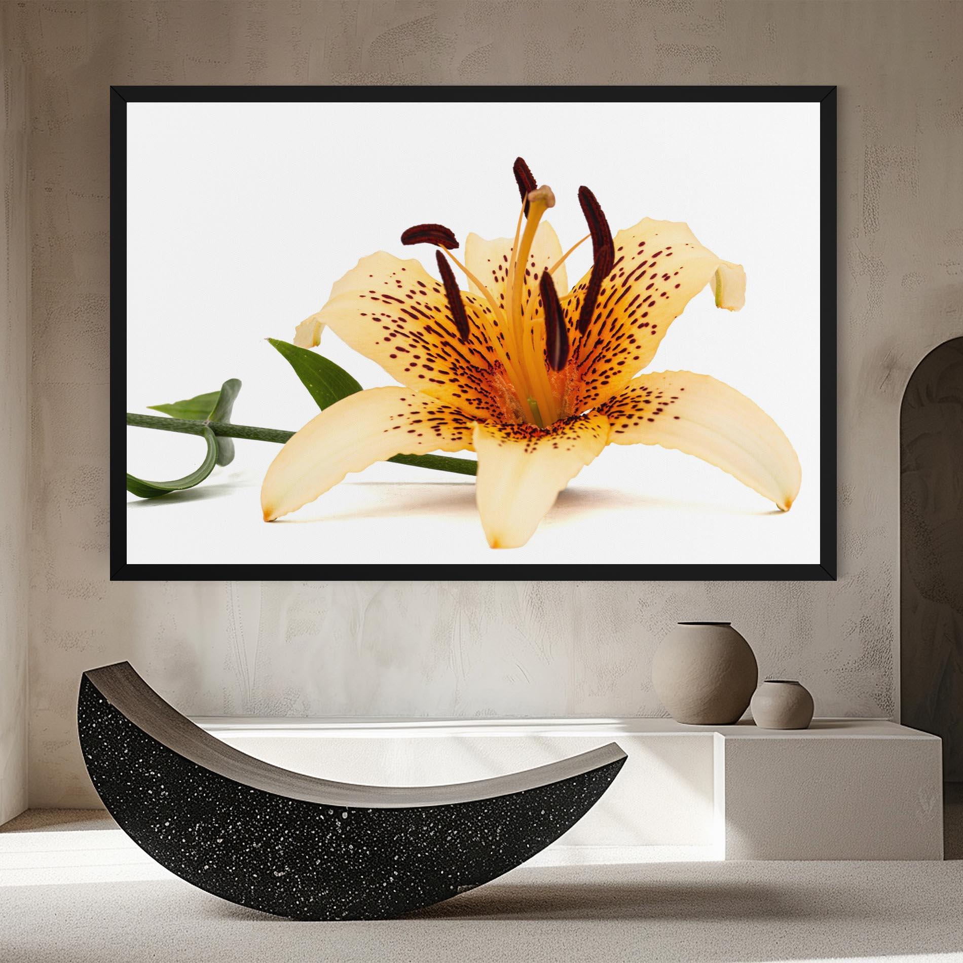 Tablou Canvas Big Yellow Lily mockup 8