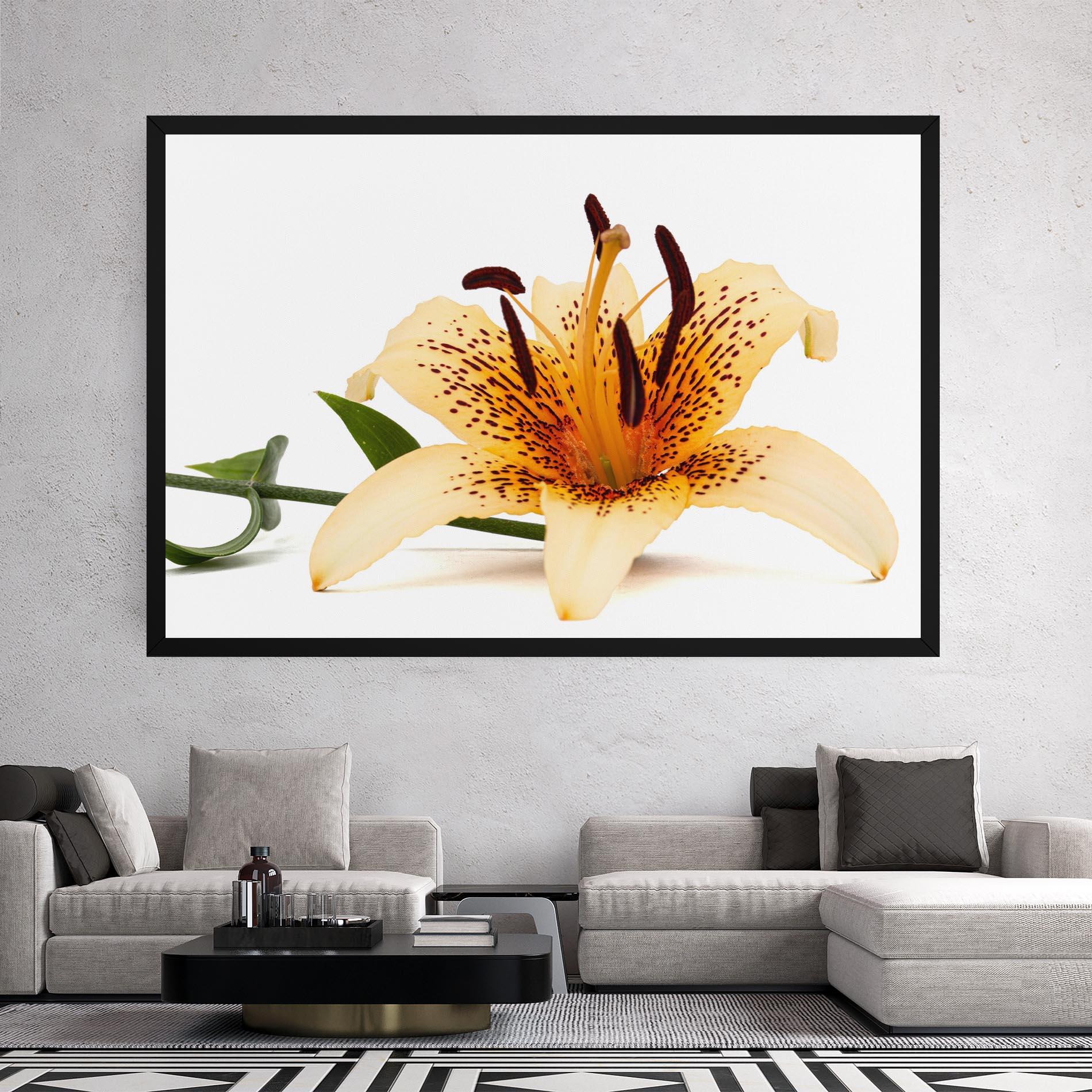 Tablou Canvas Big Yellow Lily mockup 2
