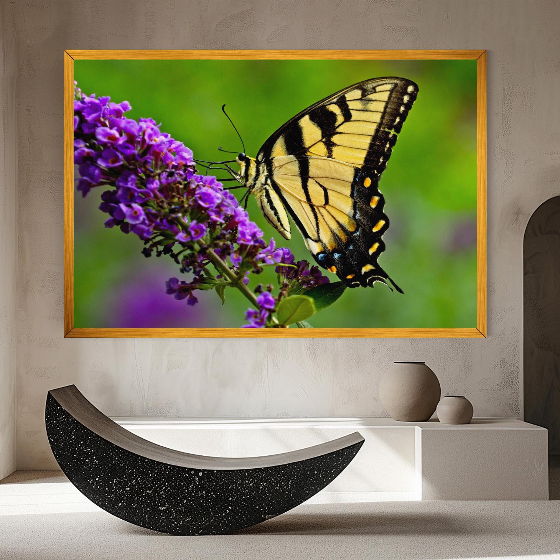 Tablou Canvas Cream Wild Butterfly mockup 8