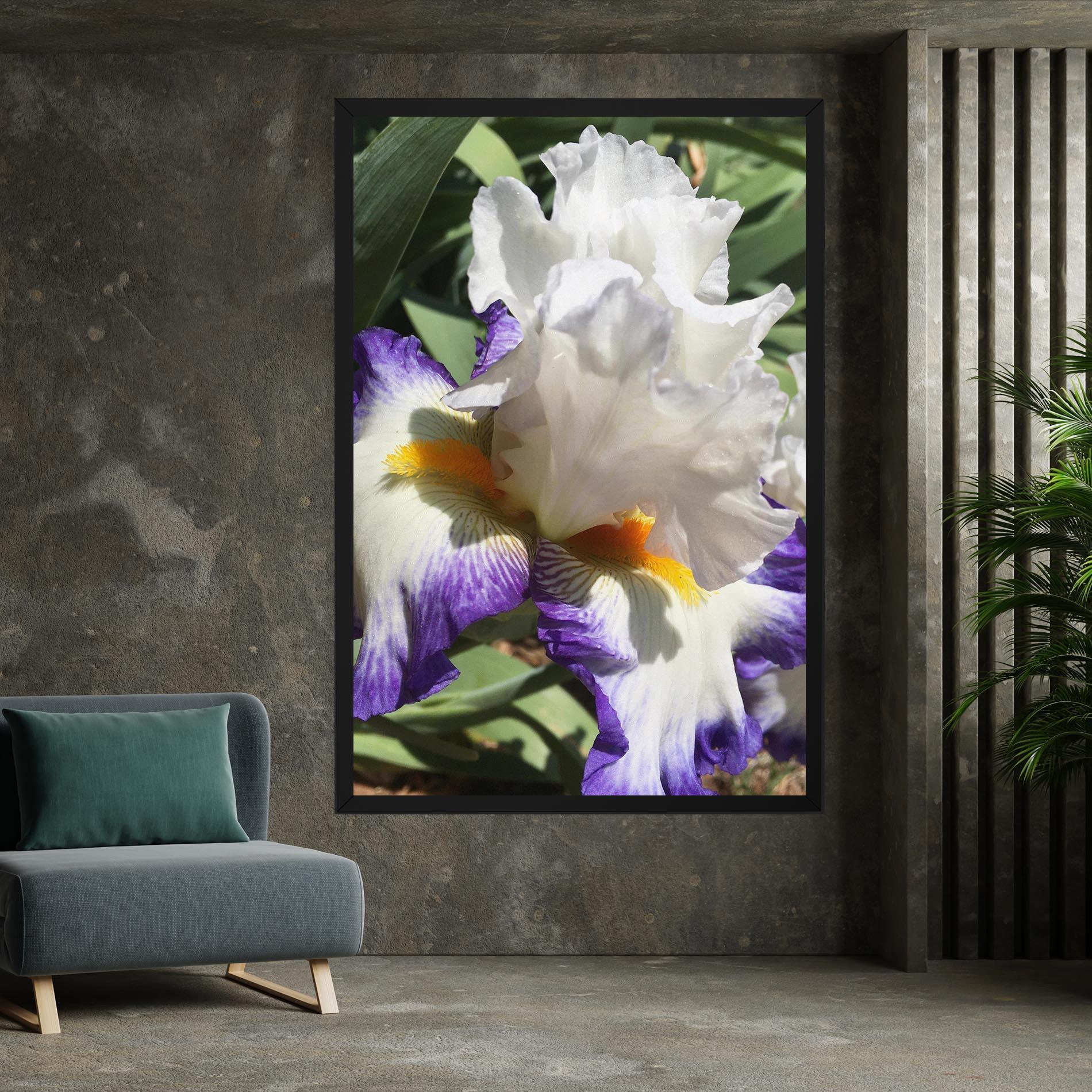 Tablou Canvas Garden White Purple Irirs mockup 7