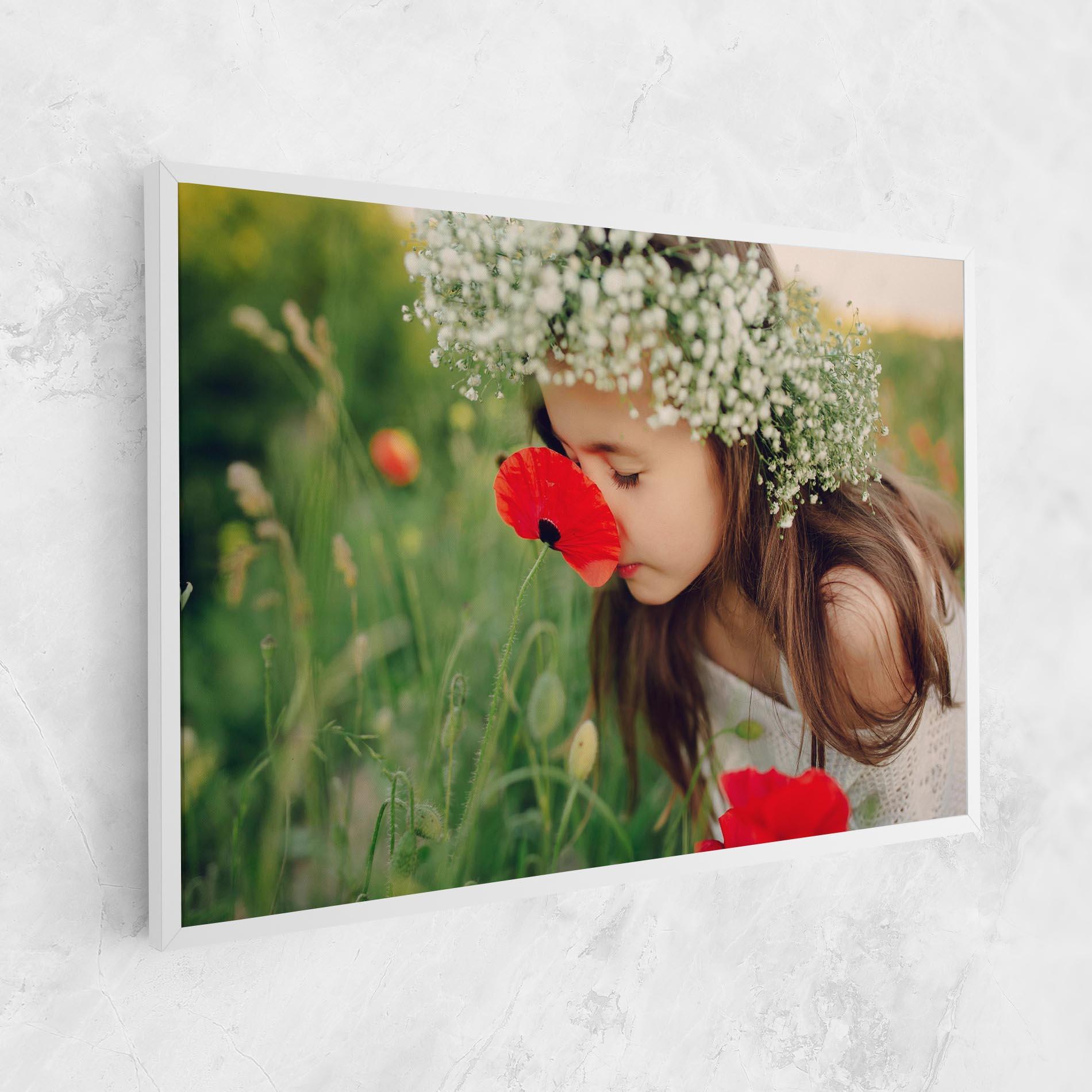 Tablou Canvas Girl With Poppies mockup 1