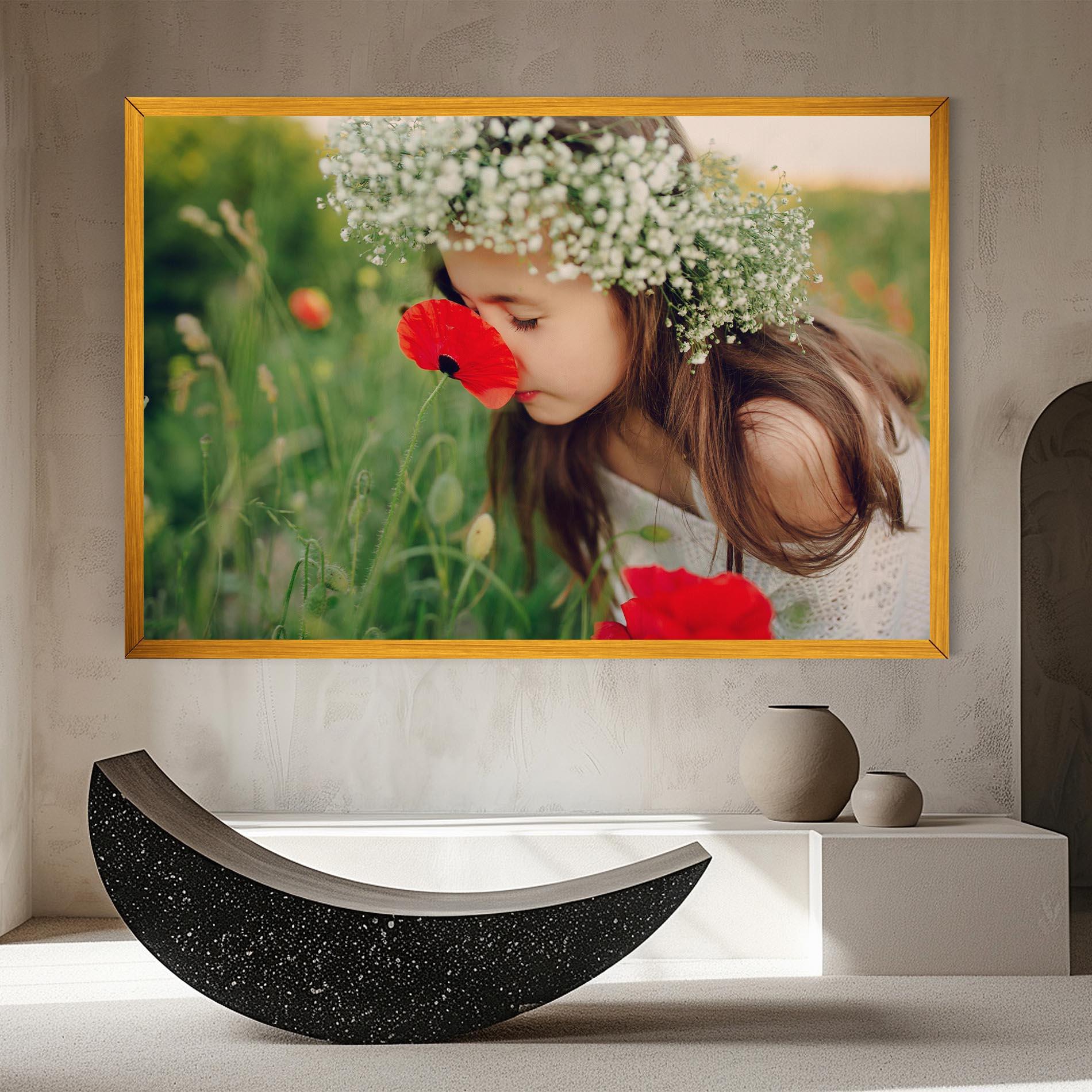 Tablou Canvas Girl With Poppies mockup 8