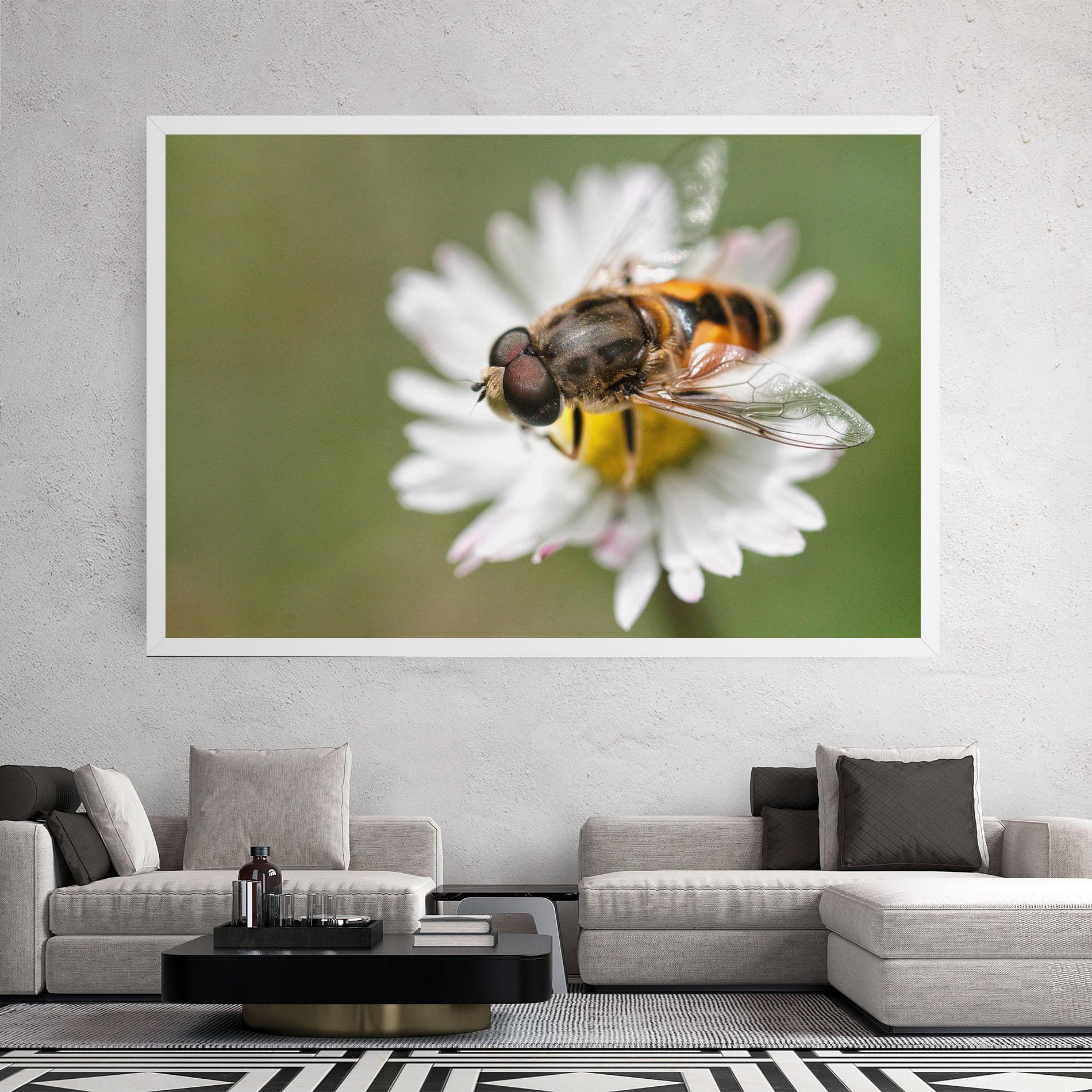 Tablou Canvas Bee On Small Daisy mockup 2