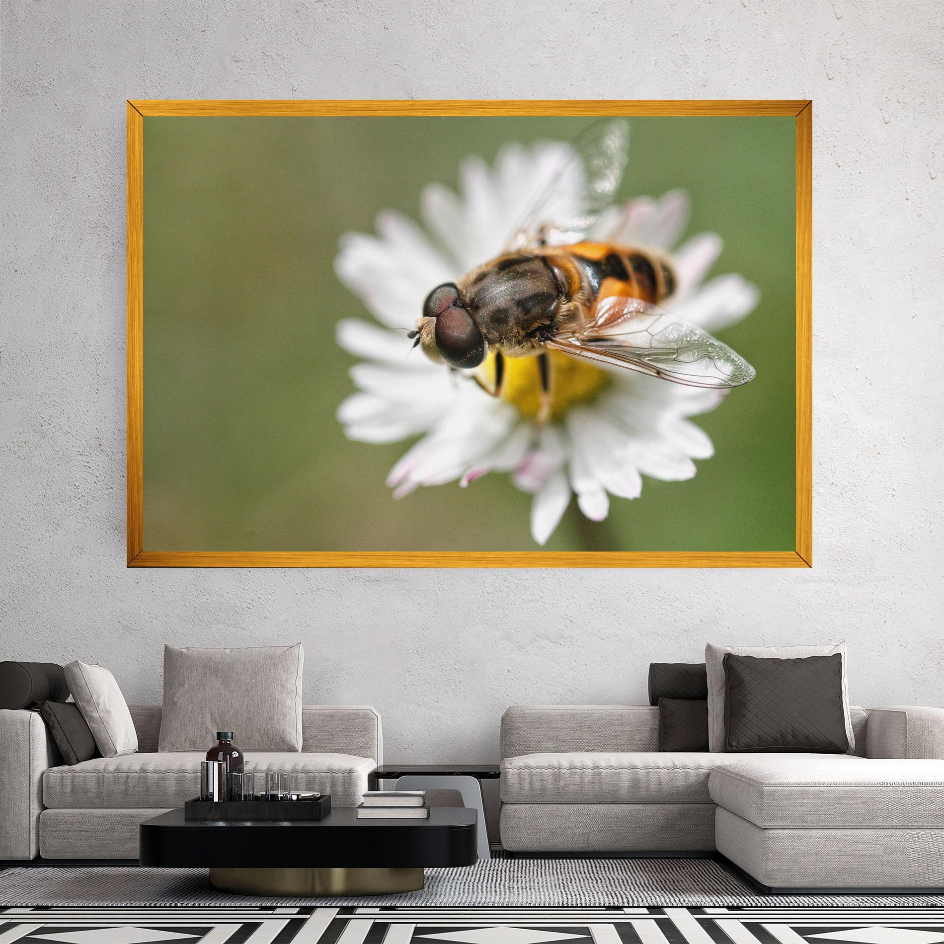 Tablou Canvas Bee On Small Daisy mockup 2