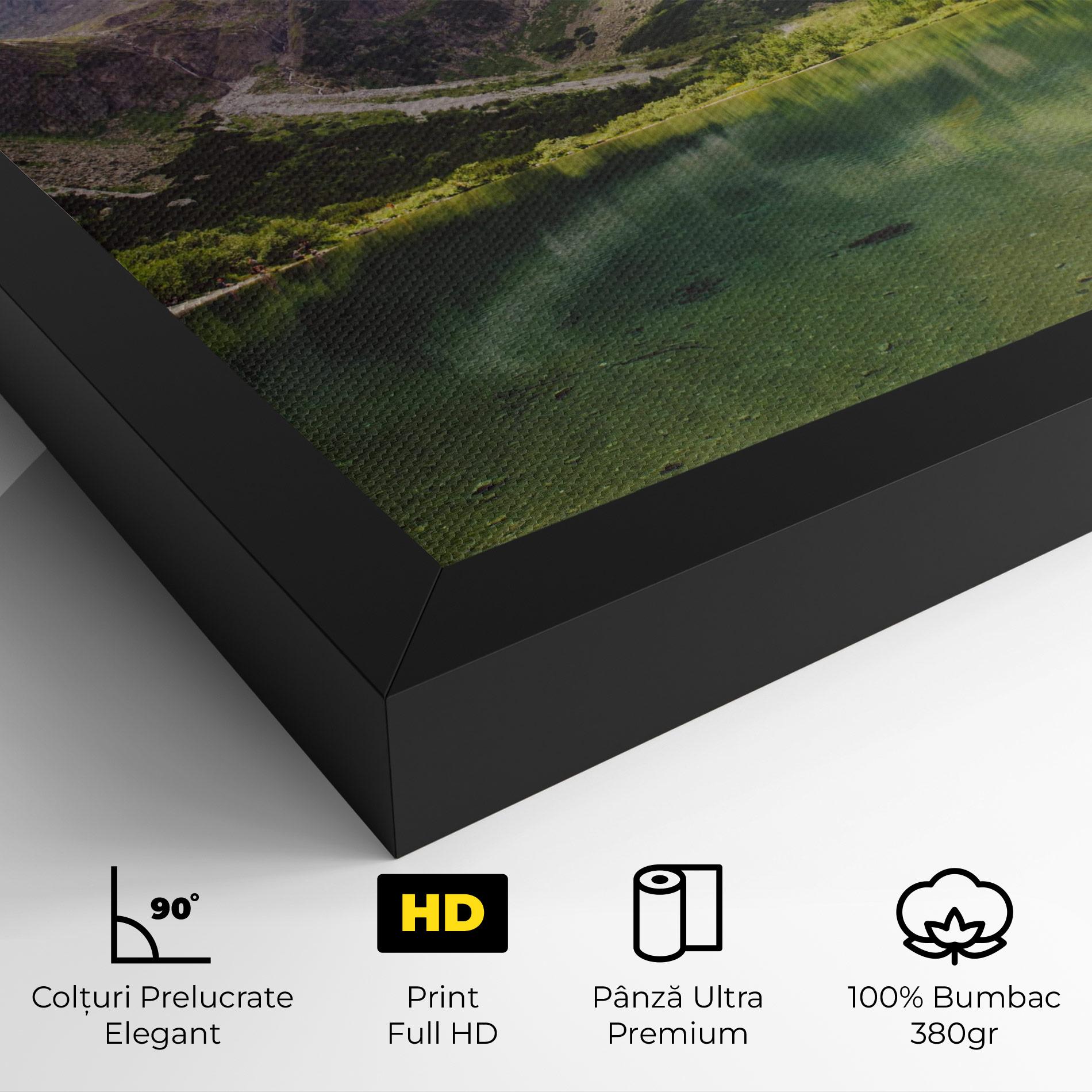 Tablou Canvas Green Mountain mockup 4