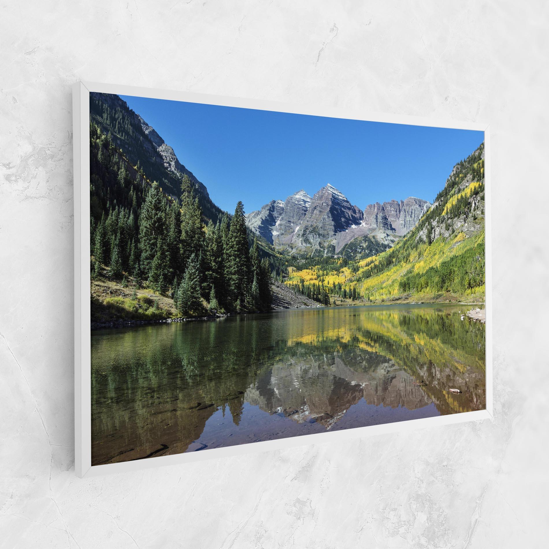 Tablou Canvas Lake Green Mountain mockup 1