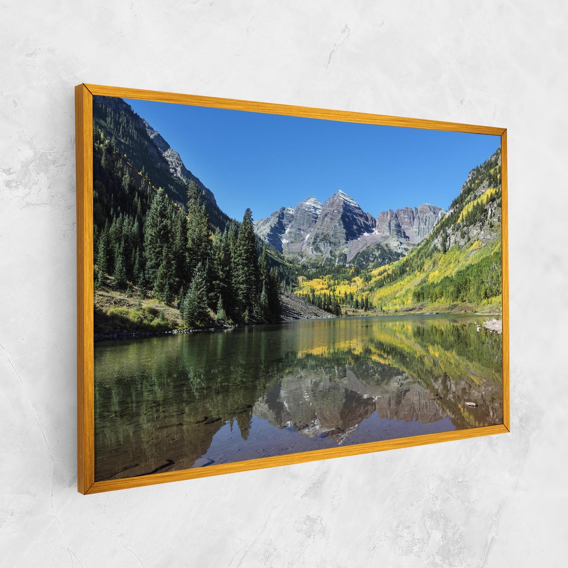 Tablou Canvas Lake Green Mountain mockup 1