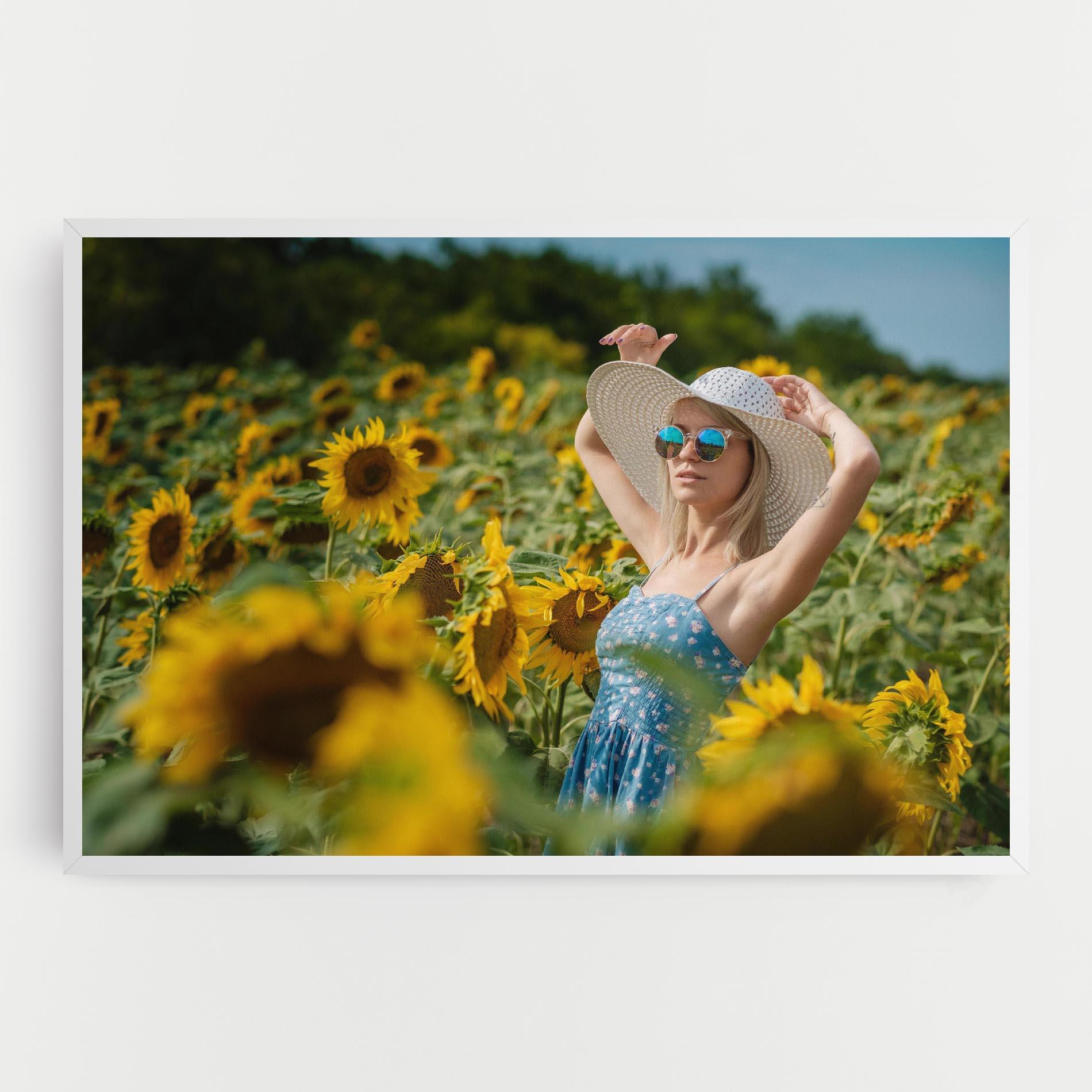 Tablou Canvas Model Posing mockup 0