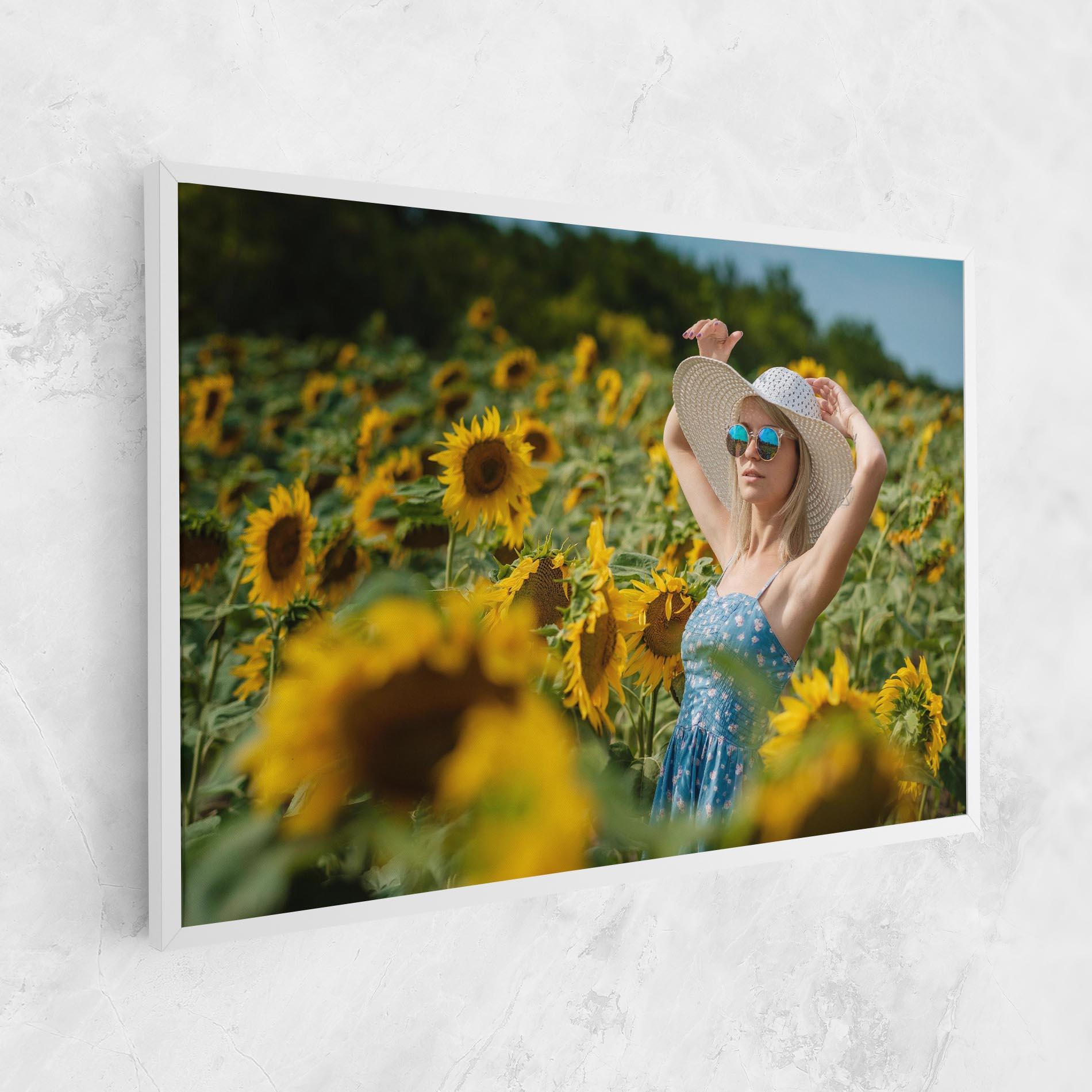 Tablou Canvas Model Posing mockup 1