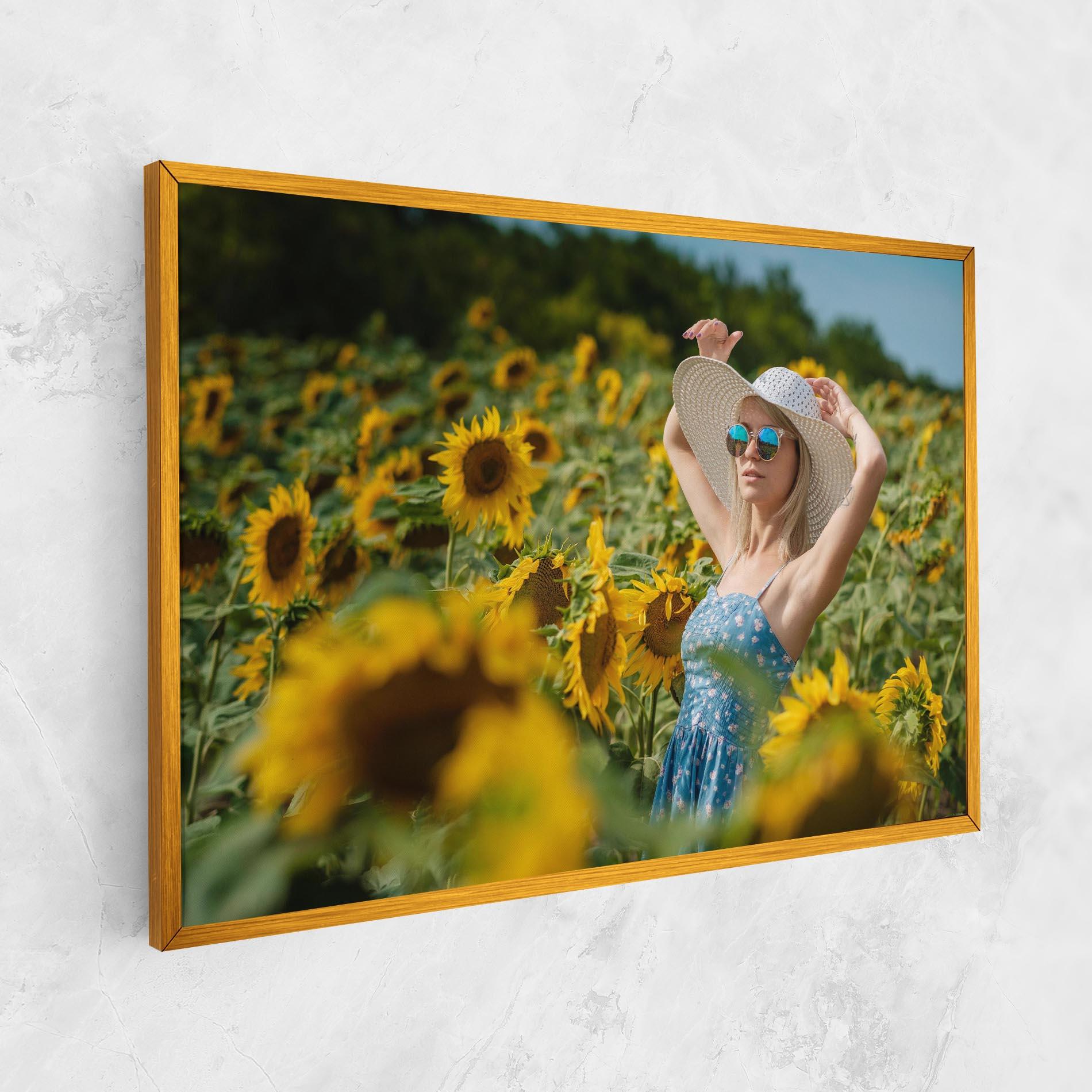 Tablou Canvas Model Posing mockup 1